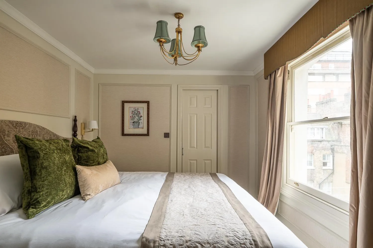 Bed in The Leonard Hotel