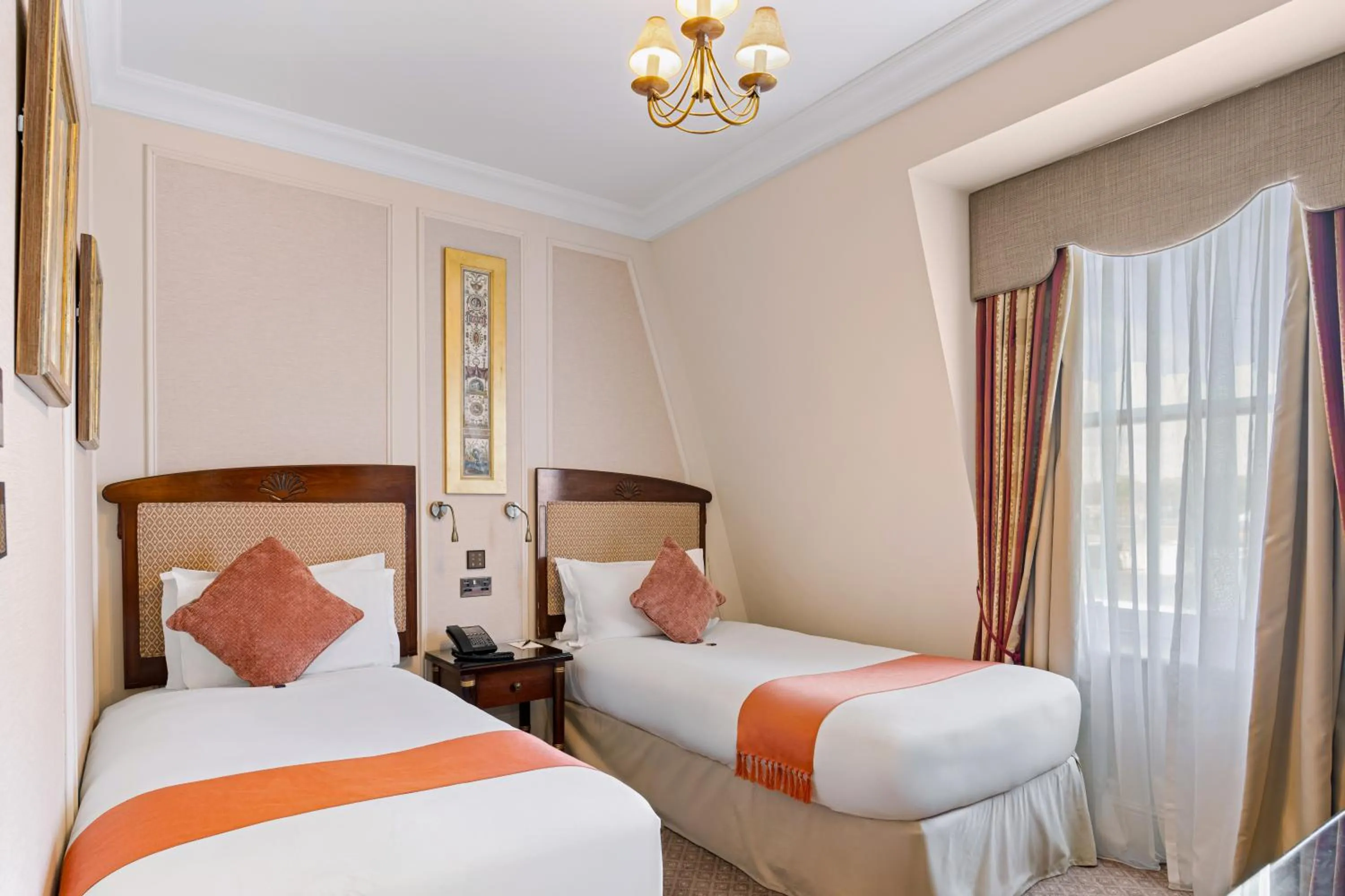 Bed in The Leonard Hotel