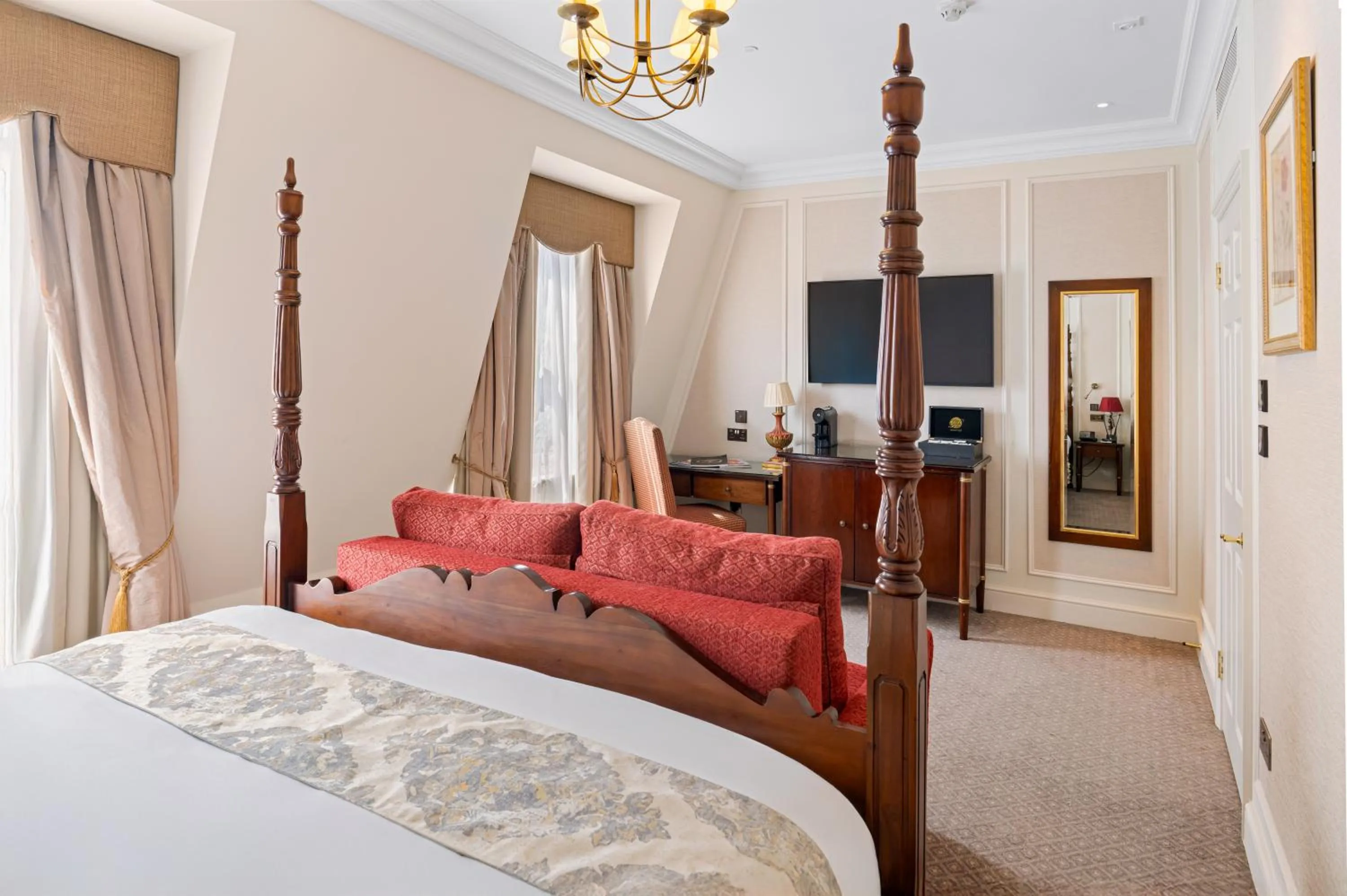 Bed in The Leonard Hotel