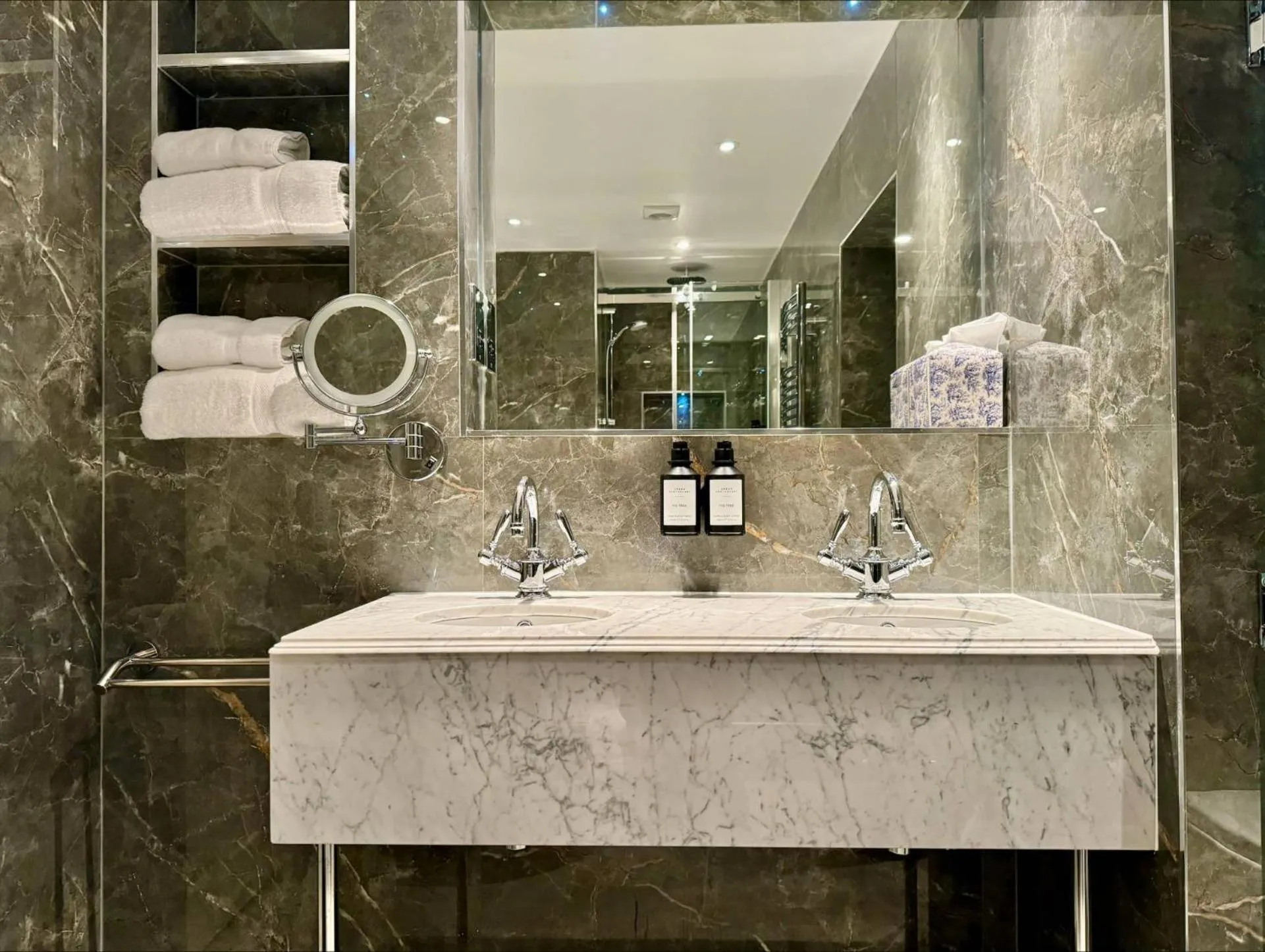 Bathroom in The Leonard Hotel