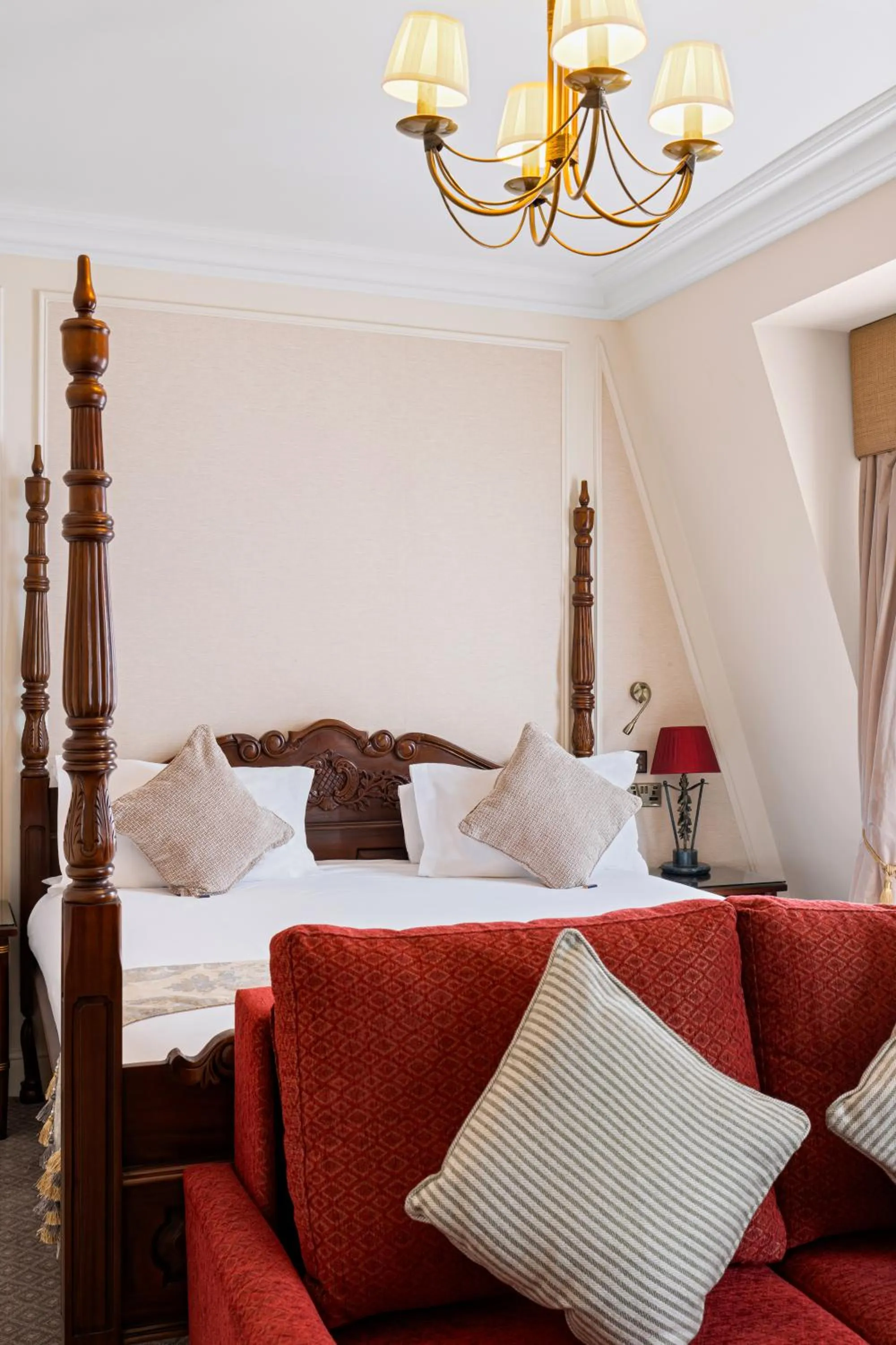 Bed in The Leonard Hotel