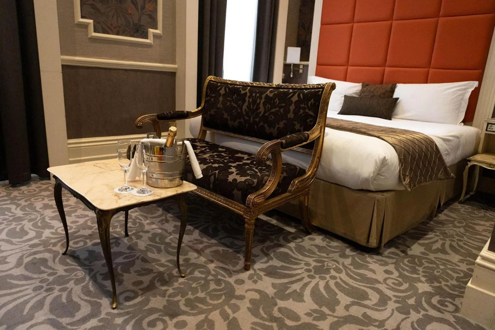 Photo of the whole room, Bed in The Leonard Hotel