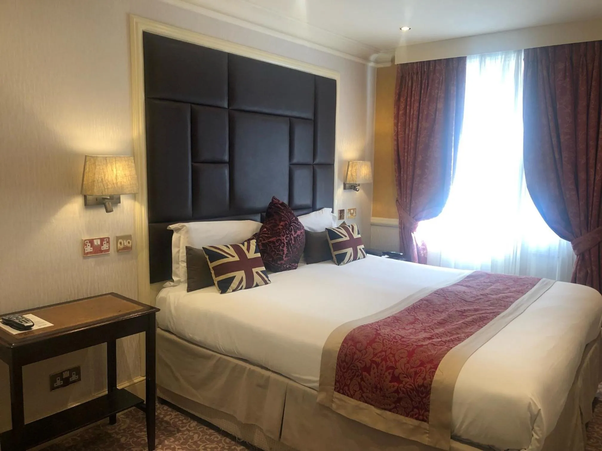 Bedroom, Bed in The Leonard Hotel