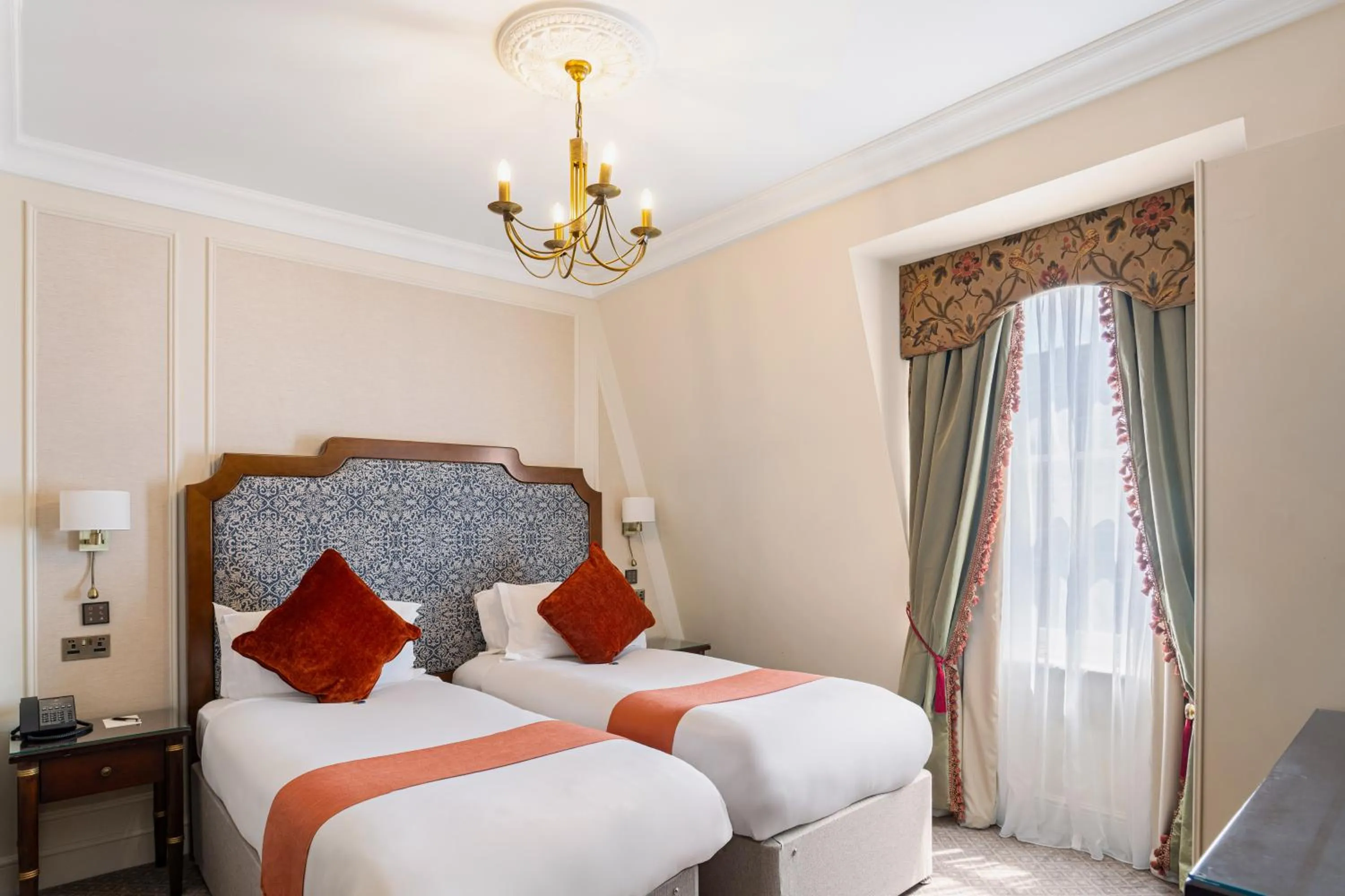 Bed in The Leonard Hotel