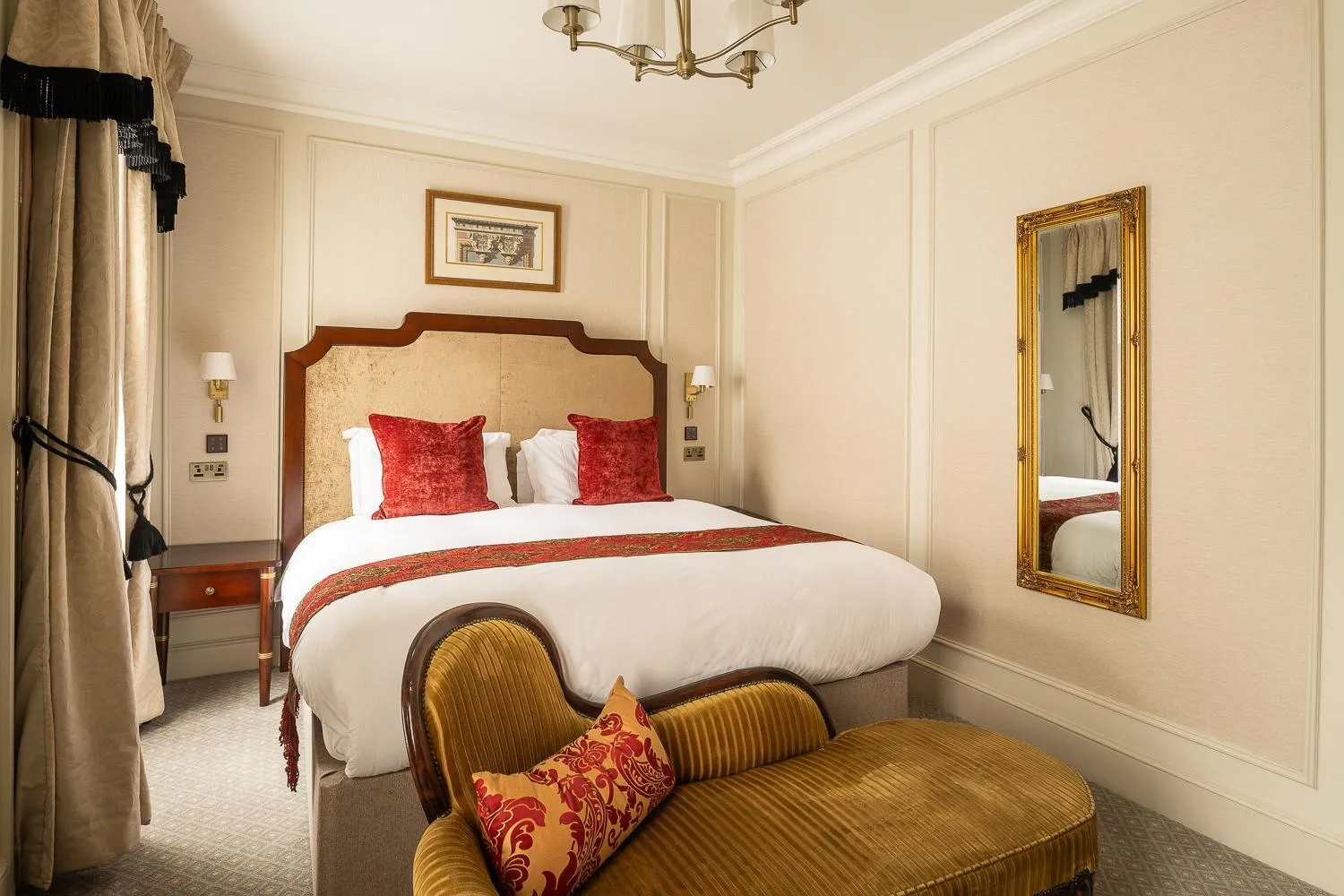 Bedroom, Bed in The Leonard Hotel