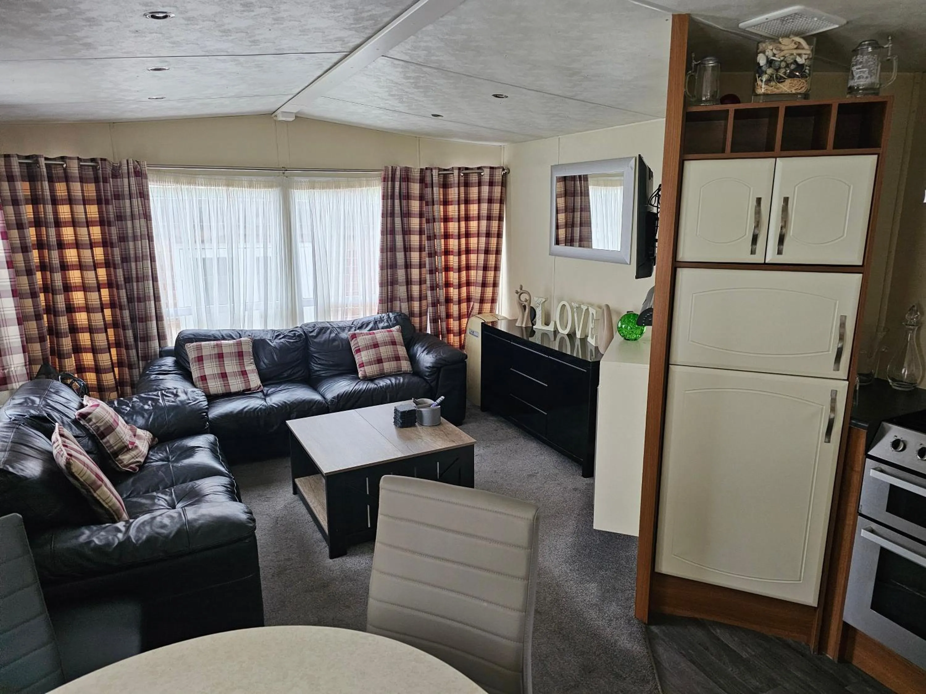 TV and multimedia in Tudor Lodge Hotel