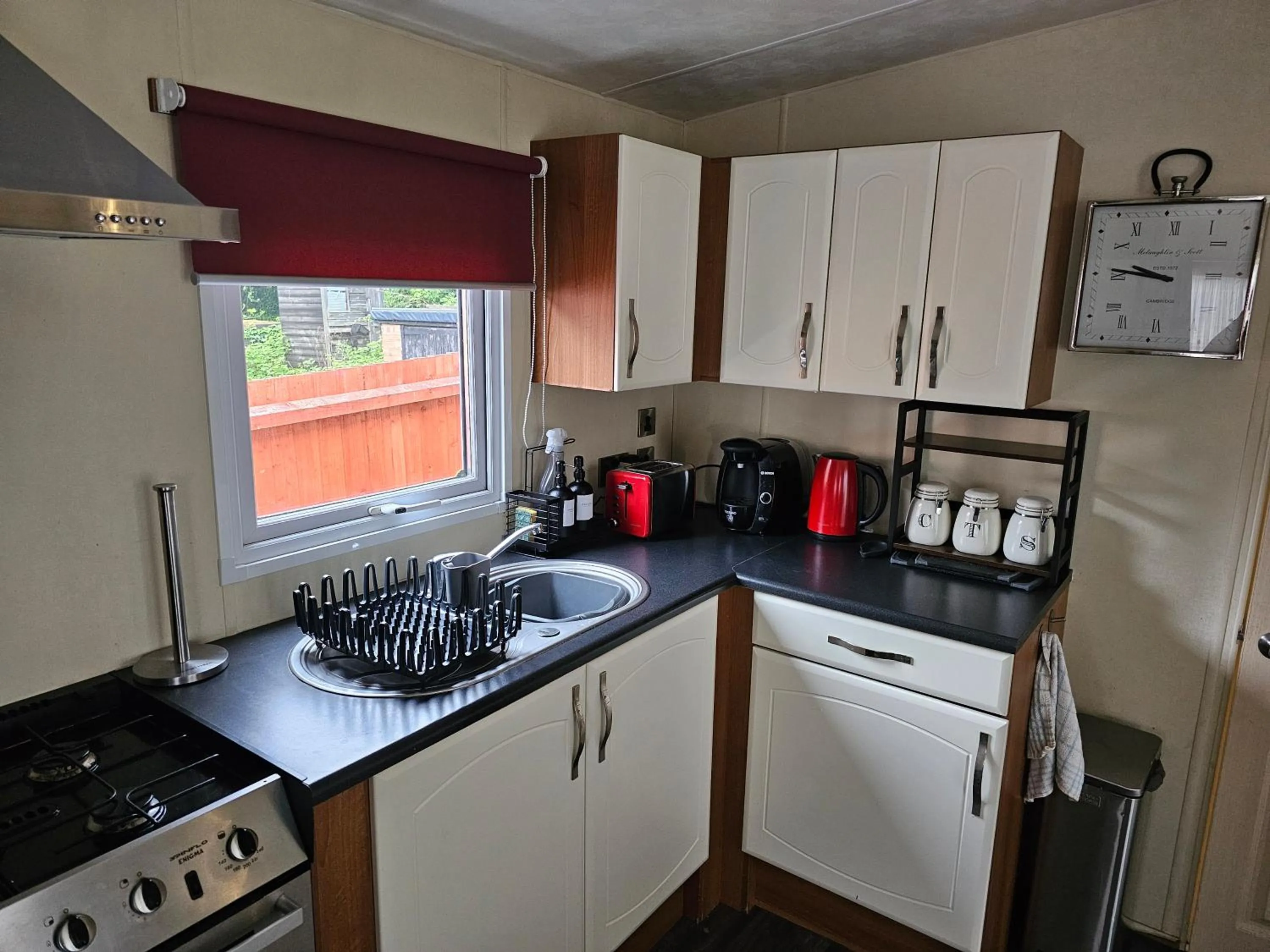 Coffee/tea facilities in Tudor Lodge Hotel
