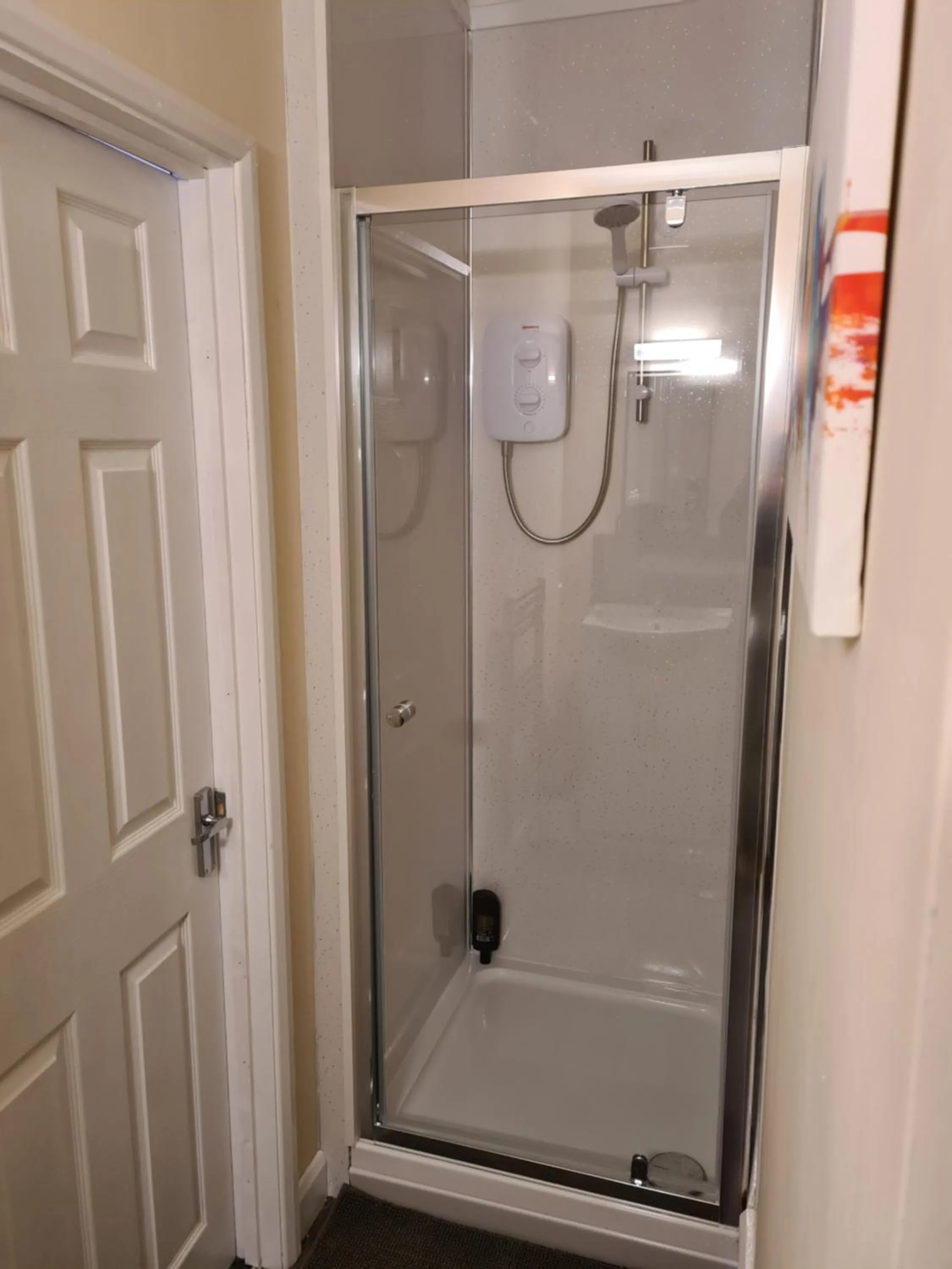 Bathroom in Tudor Lodge Hotel