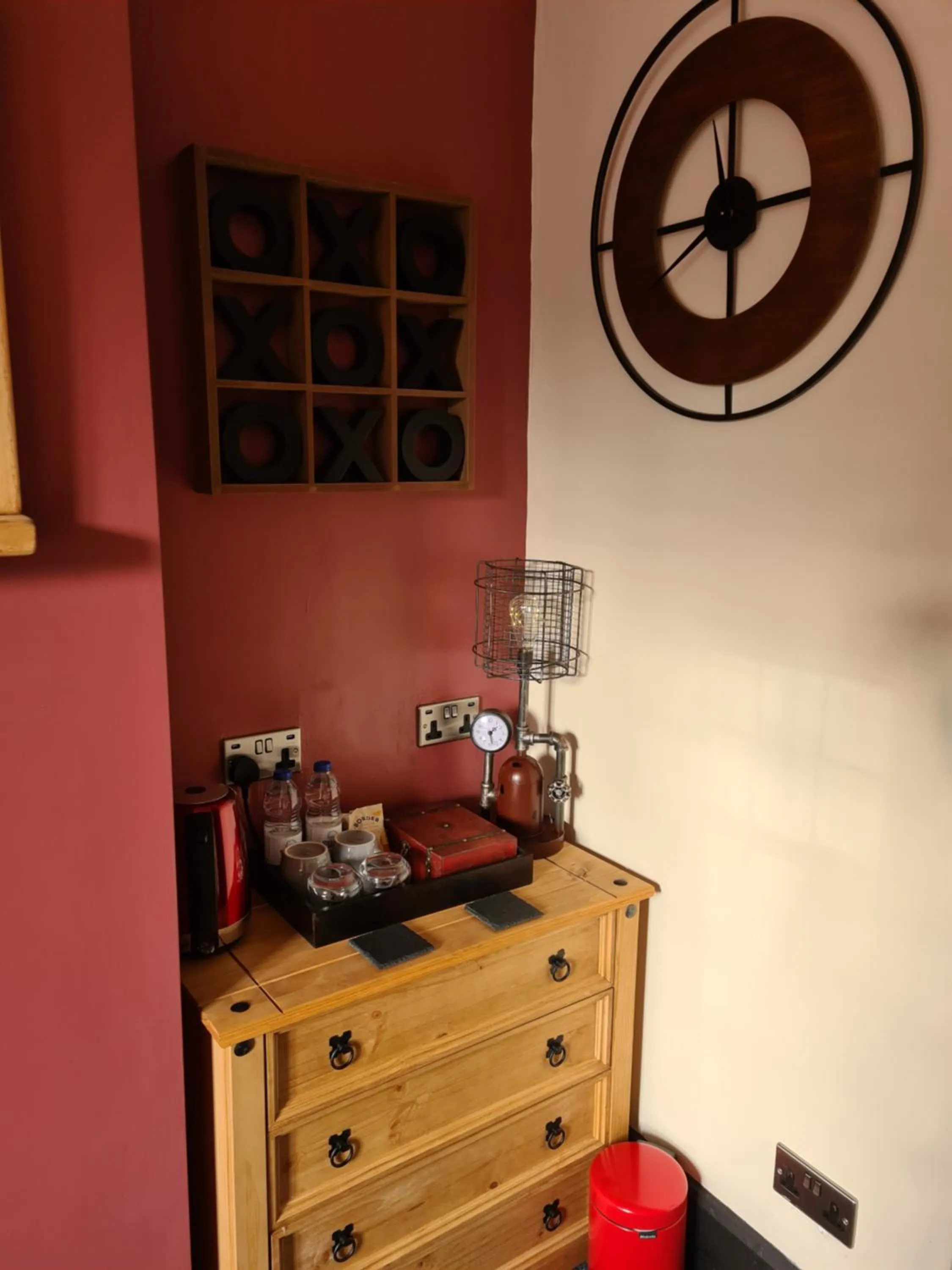 Coffee/tea facilities in Tudor Lodge Hotel