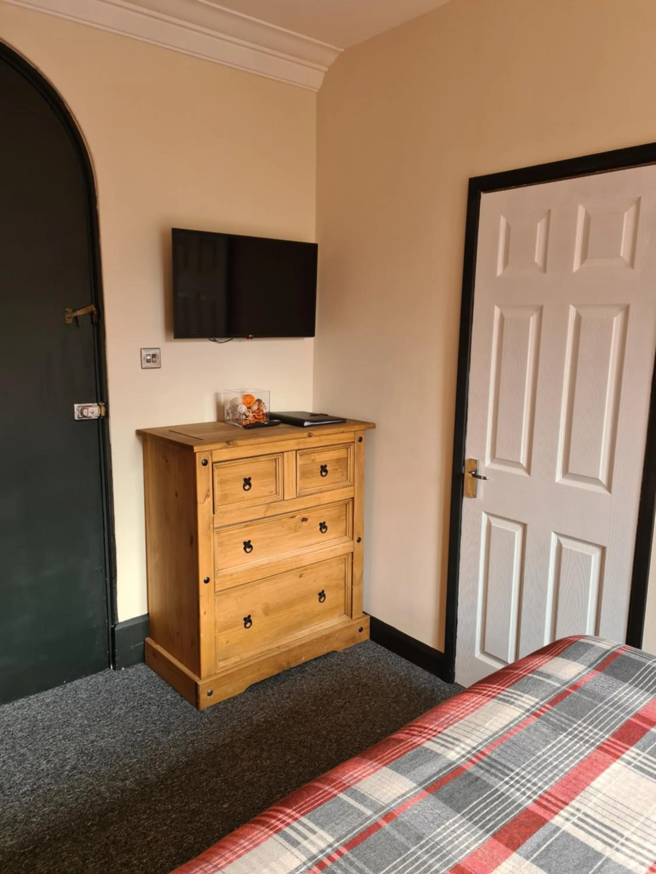 TV and multimedia in Tudor Lodge Hotel