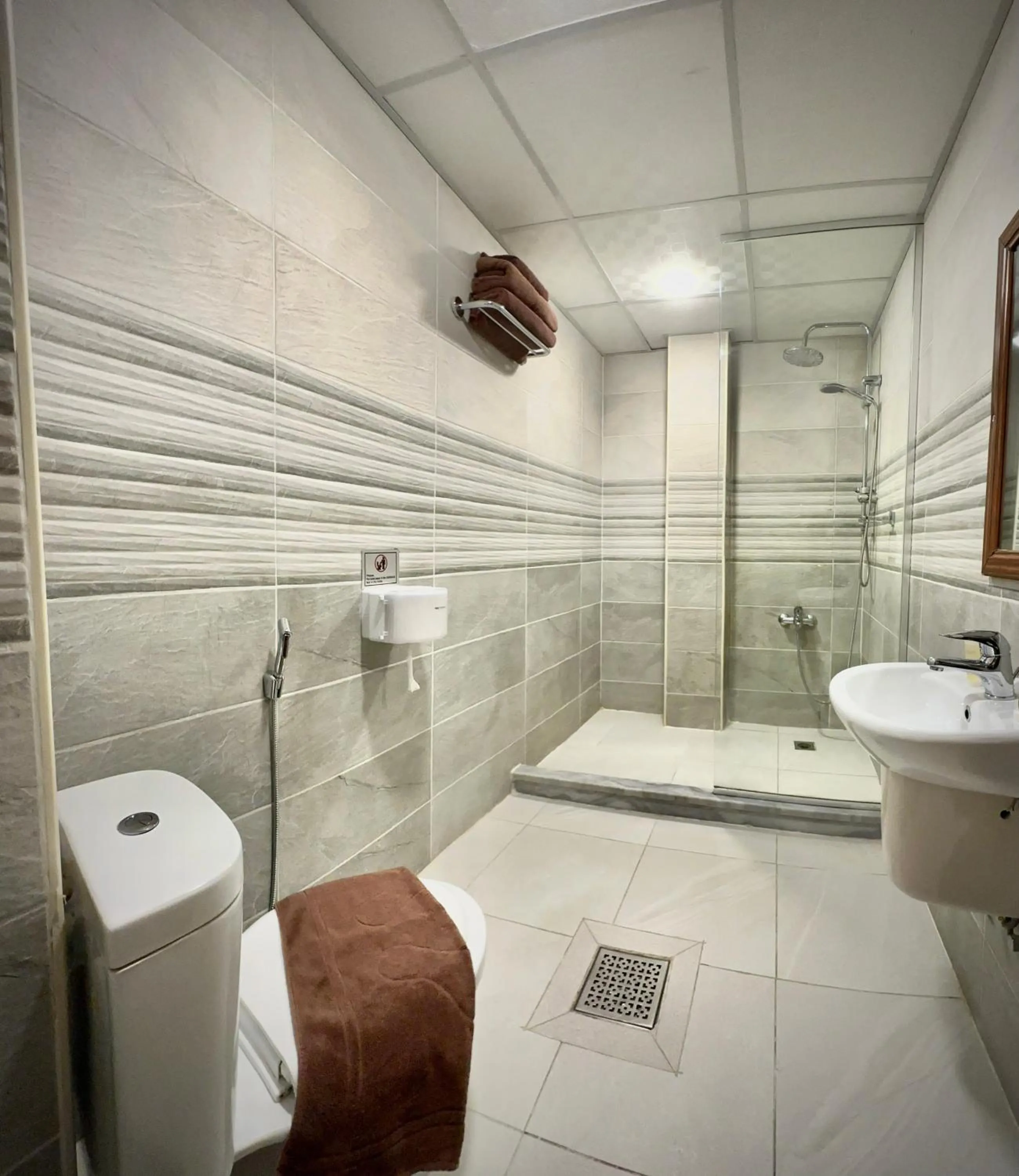 Shower in Anbat Midtown Hotel