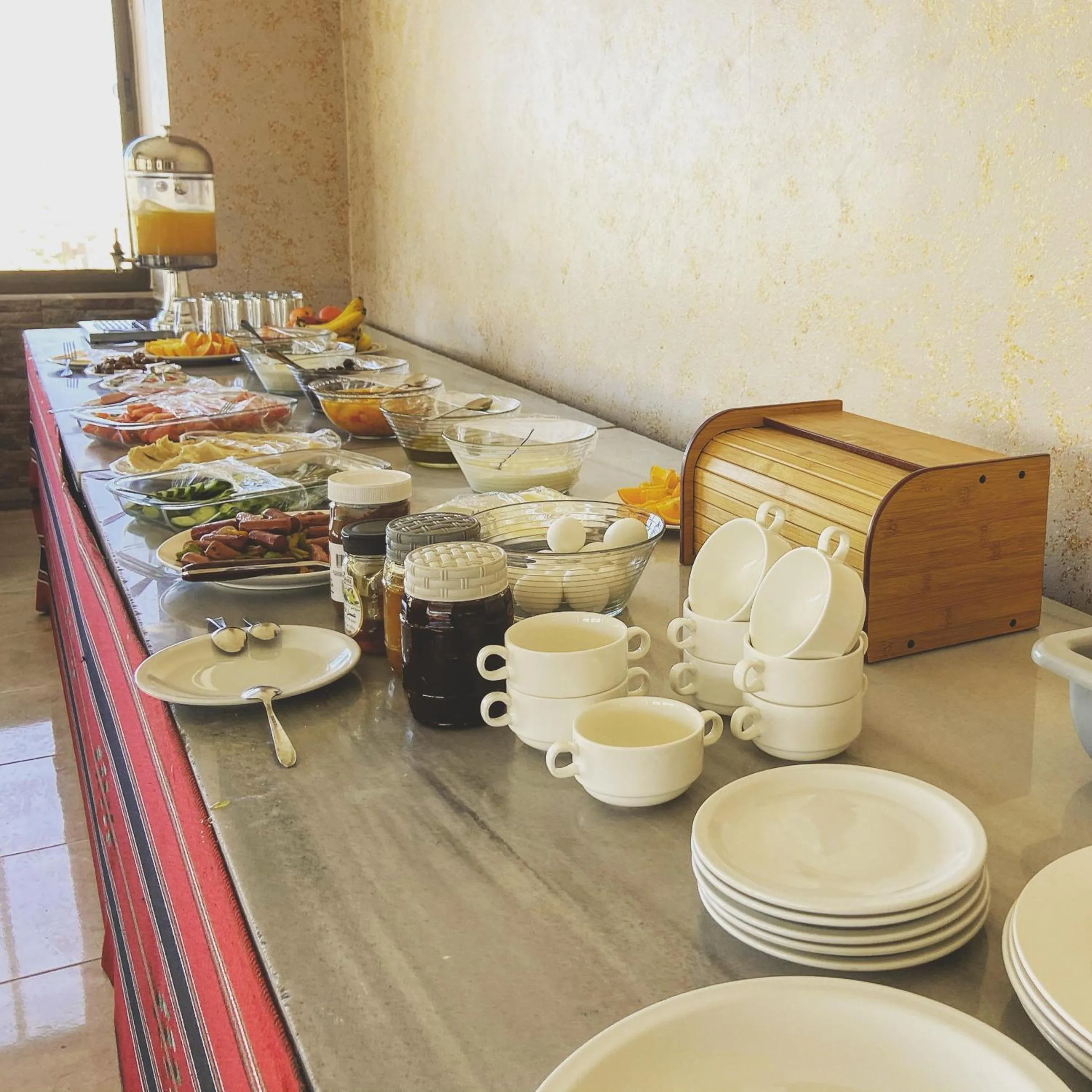 Restaurant/places to eat in Anbat Midtown Hotel