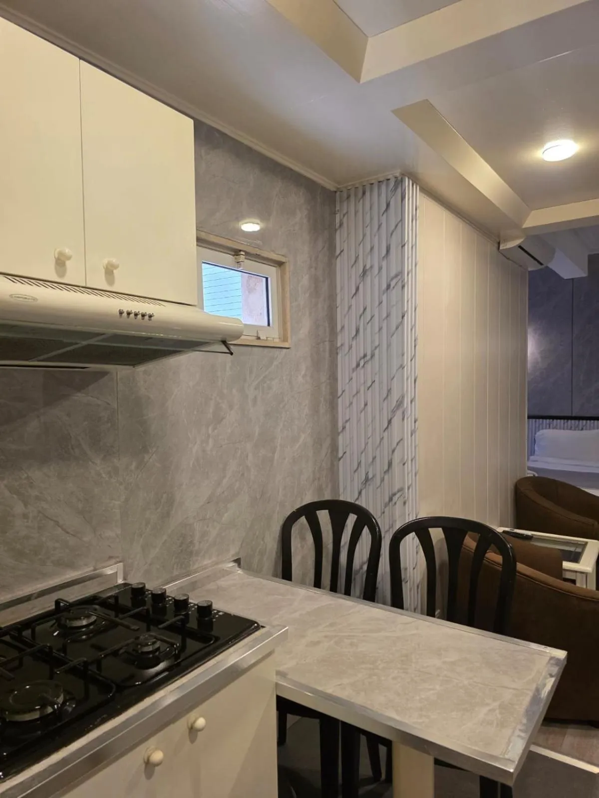 Kitchen or kitchenette in Elegant Suites Beirut
