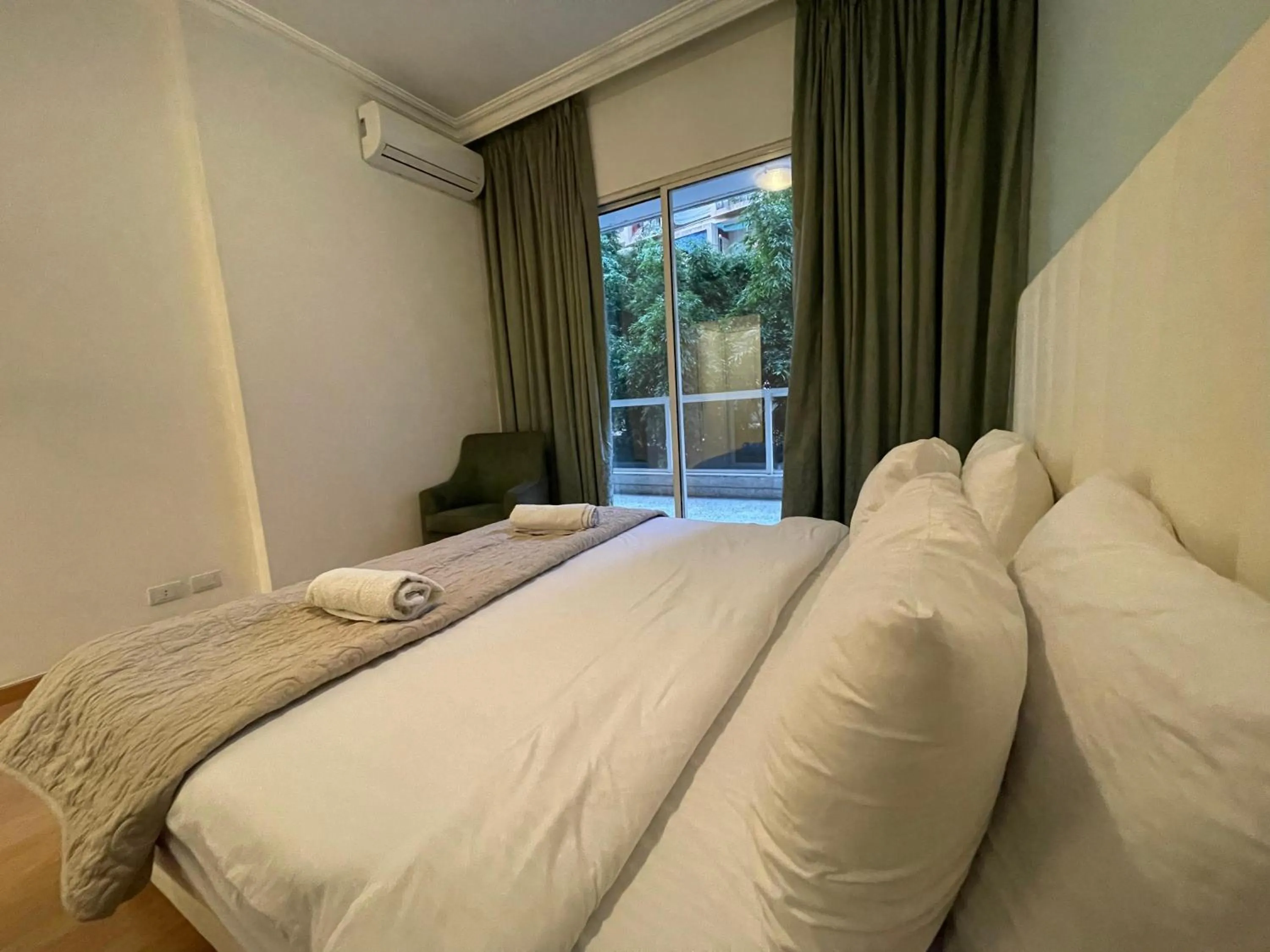 Bedroom, Bed in Elegant Suites Beirut