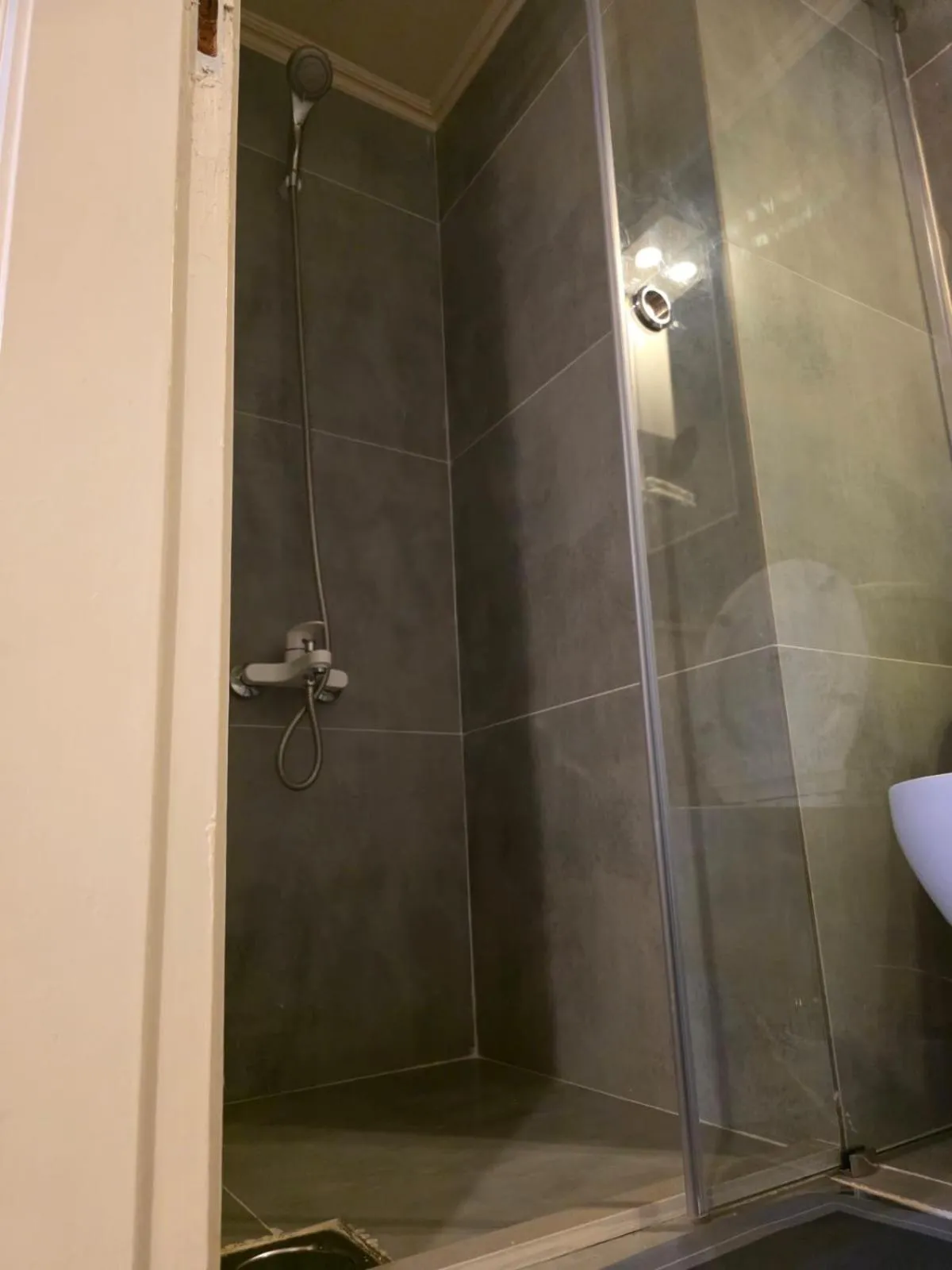 Shower in Elegant Suites Beirut