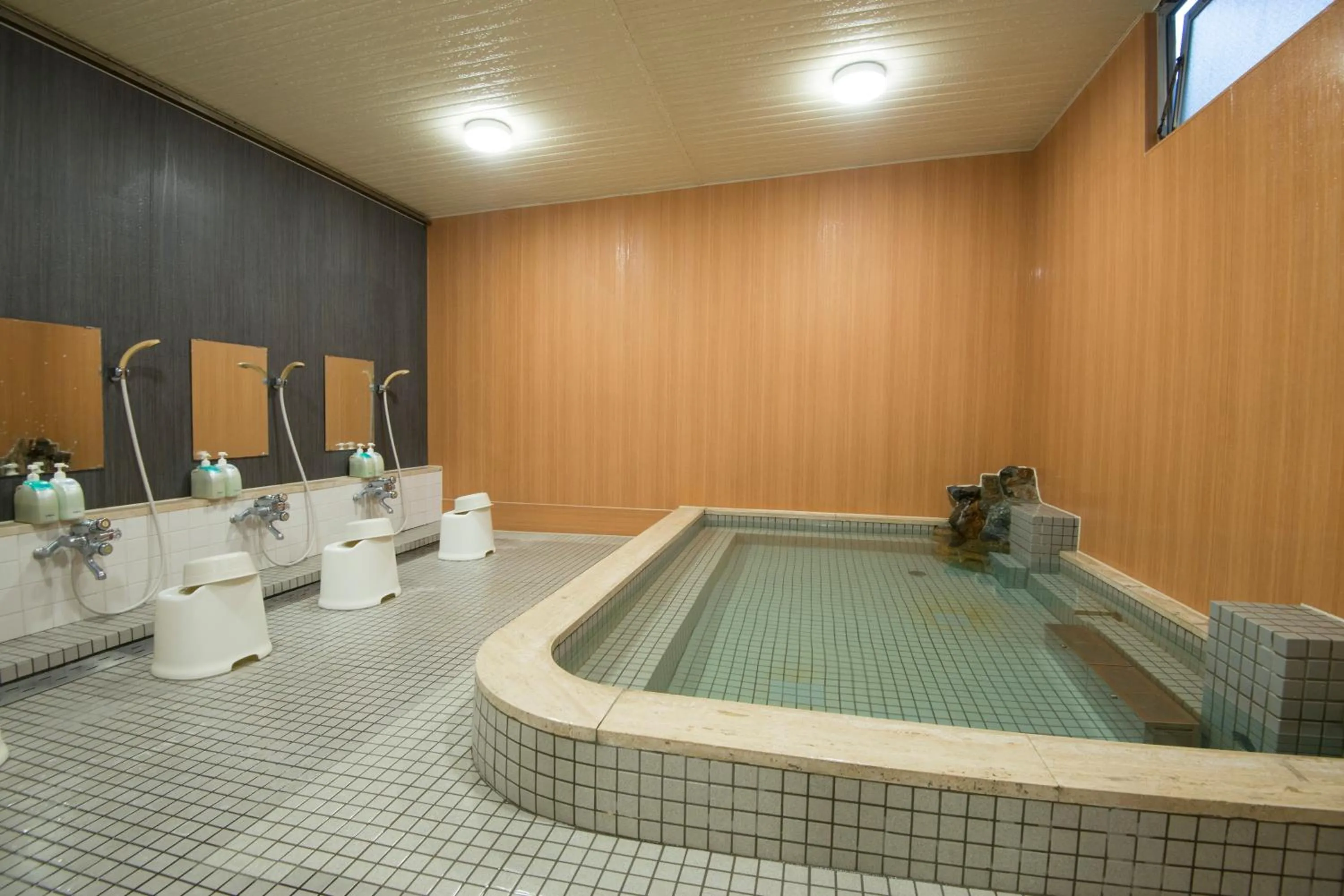 Hot Tub in Tenpyo Ryokan