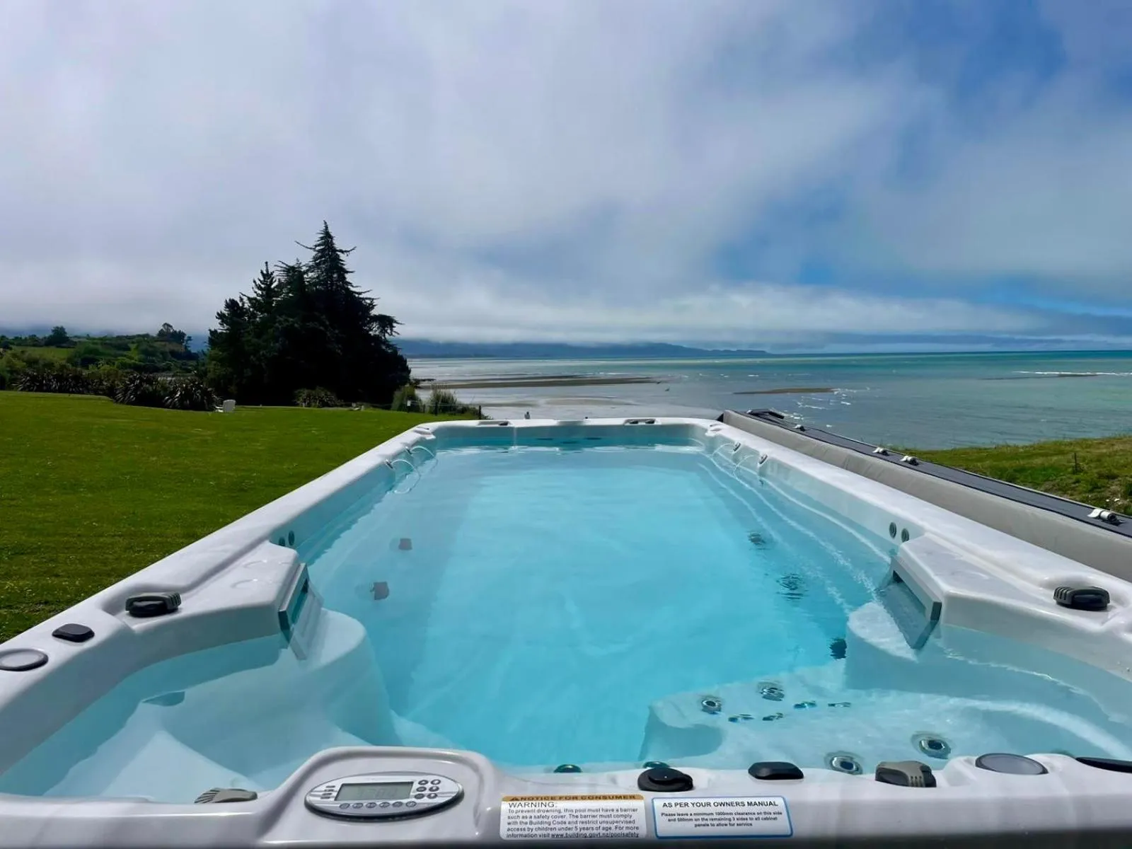 Swimming pool in The Waters