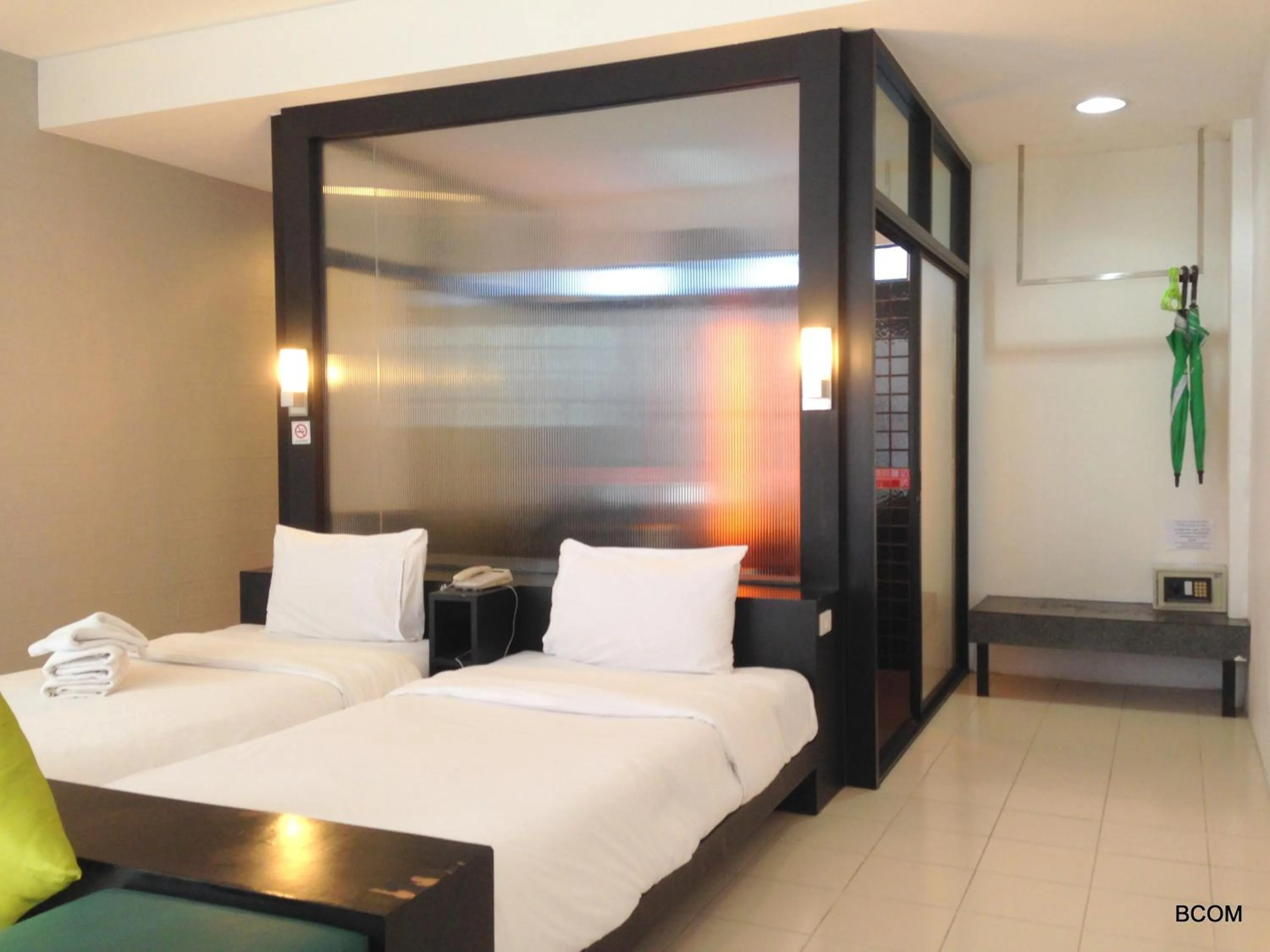 Photo of the whole room, Bed in Khun Chaweng Resort