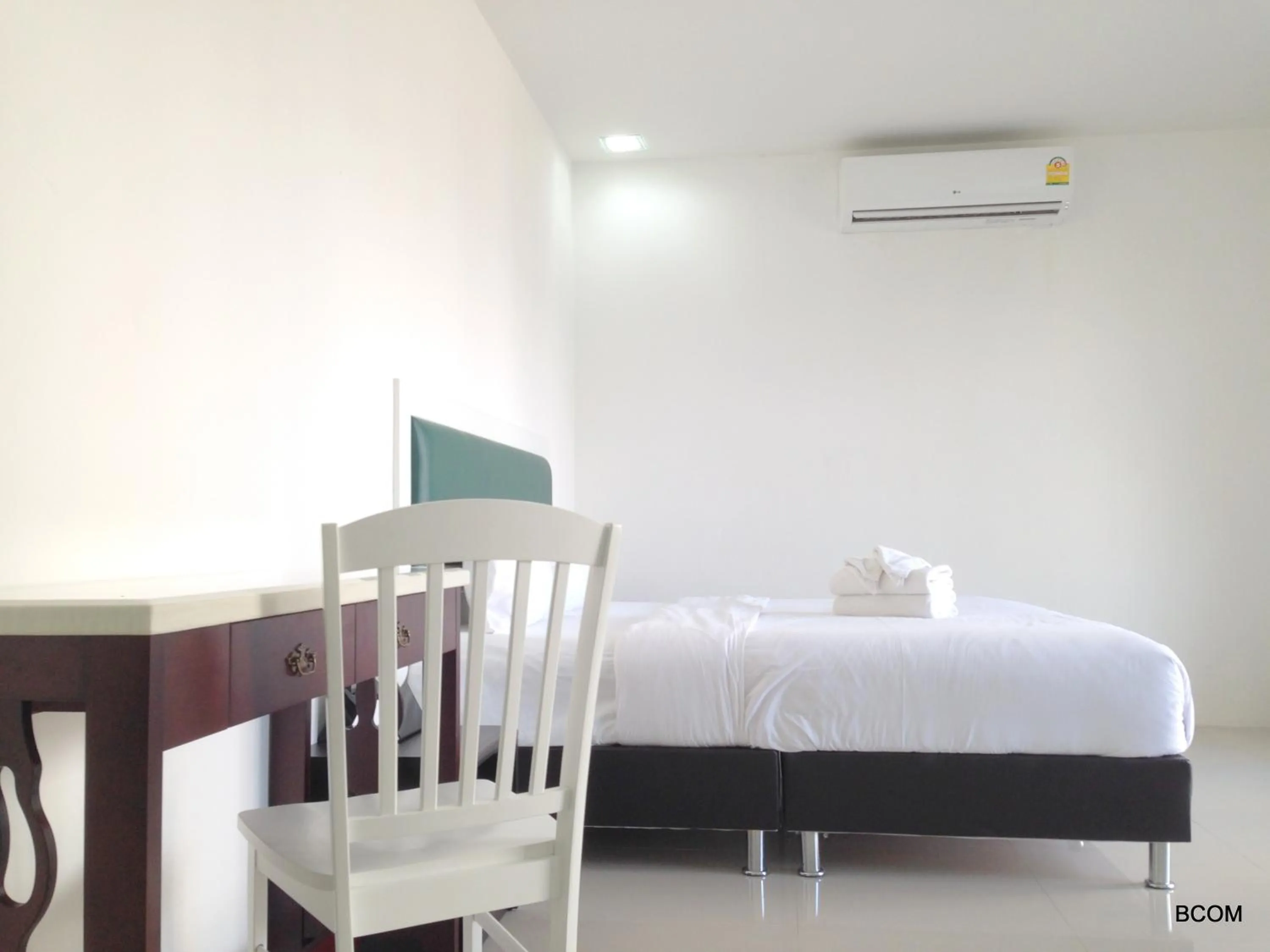 Photo of the whole room, Bed in Khun Chaweng Resort