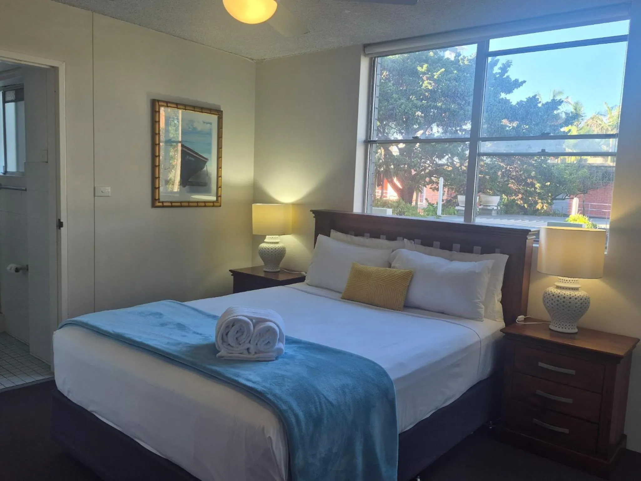 Bed in Tradewinds Apartments