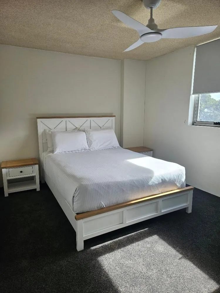 Bed in Tradewinds Apartments