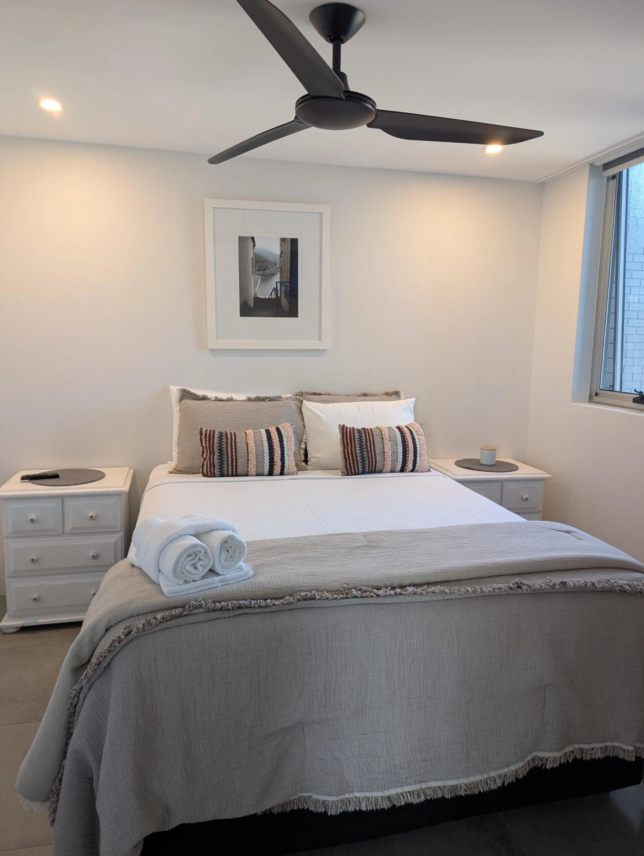 Bed in Tradewinds Apartments