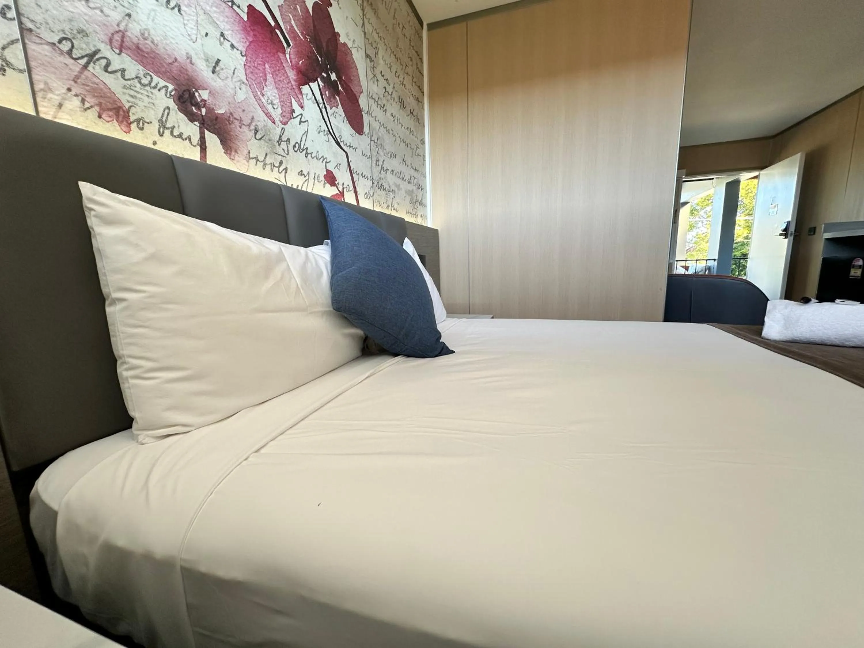 Bed in Airway Motel