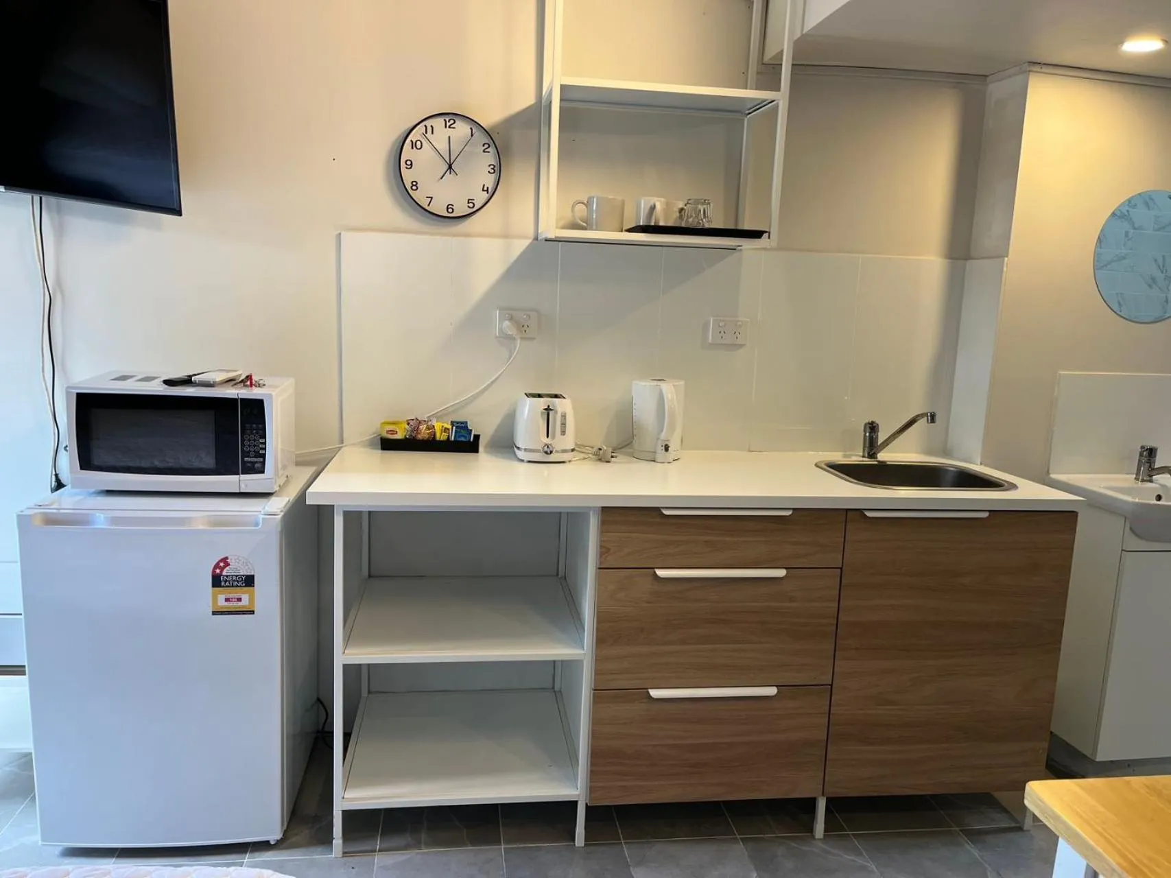 Coffee/tea facilities in Airway Motel