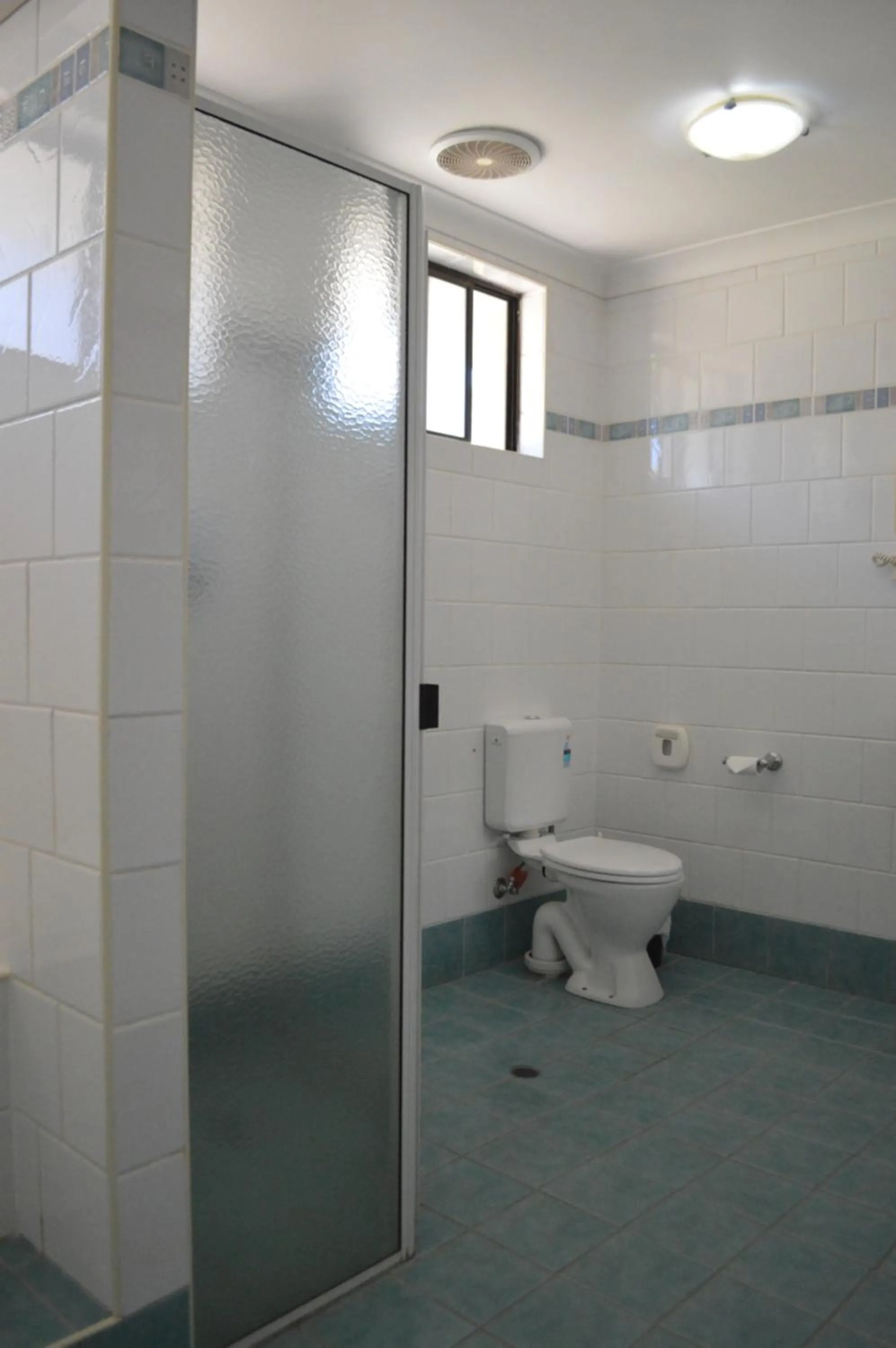 Bathroom in James Street Motor Inn