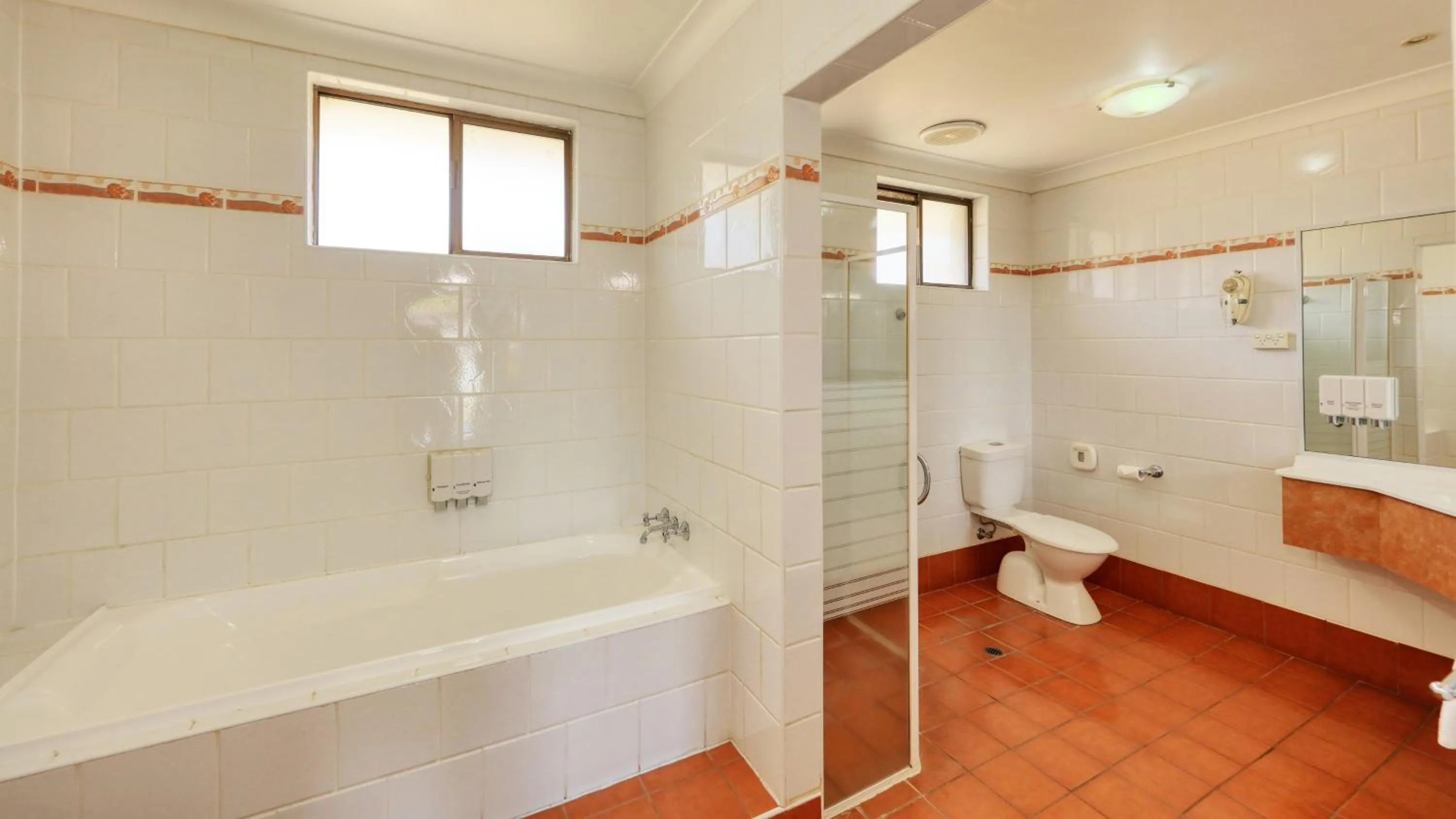 Bathroom in James Street Motor Inn