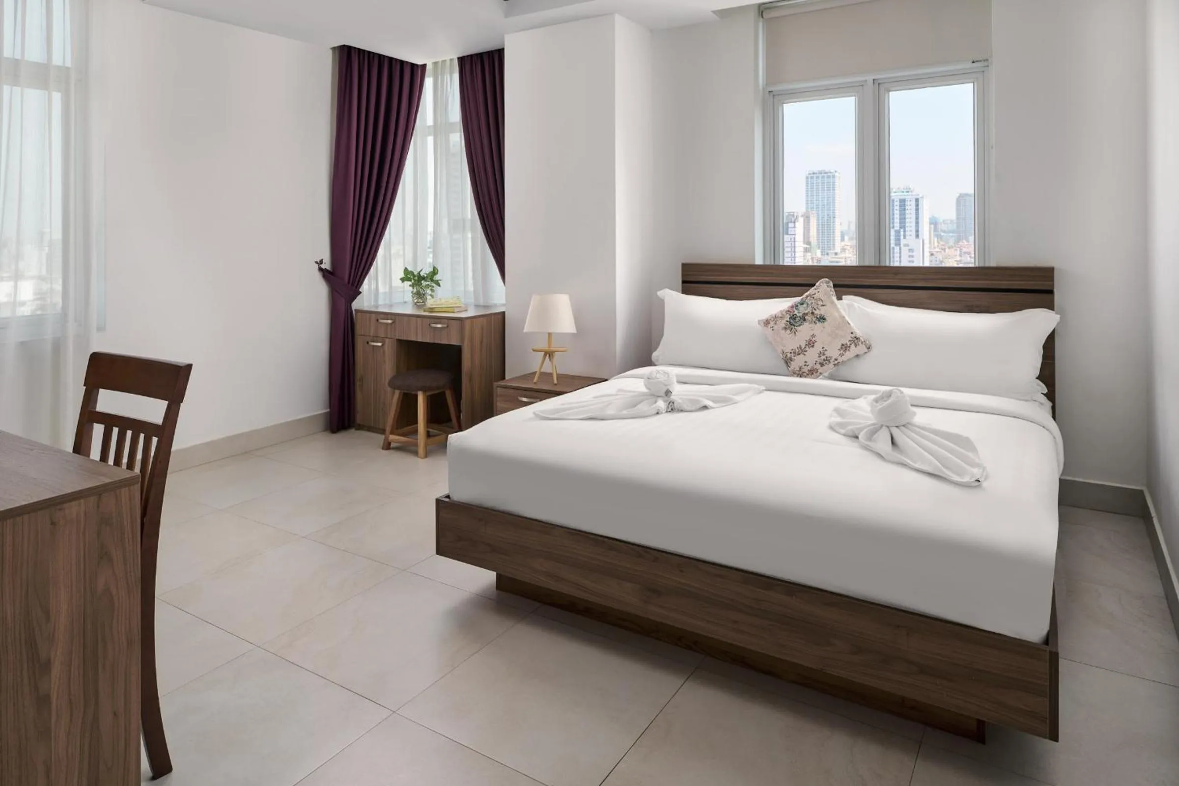 Bedroom, Bed in Queen Mansion