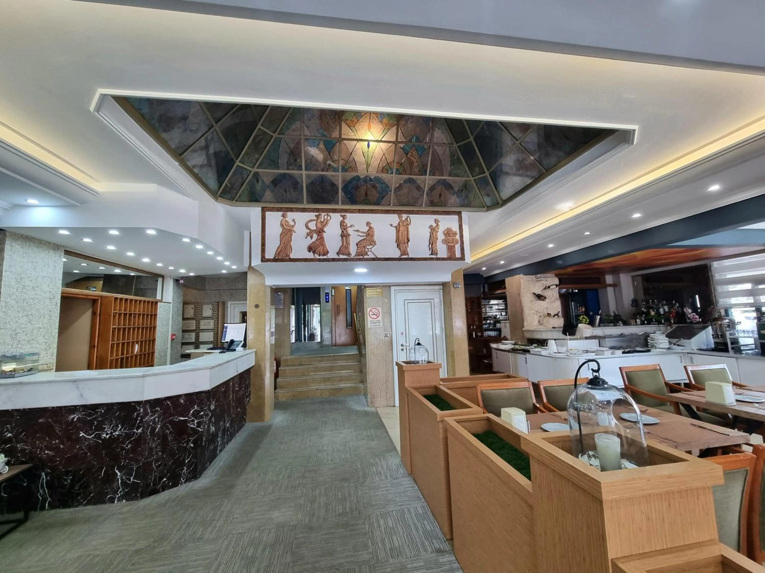 Lobby or reception in Europa Hotel Selale