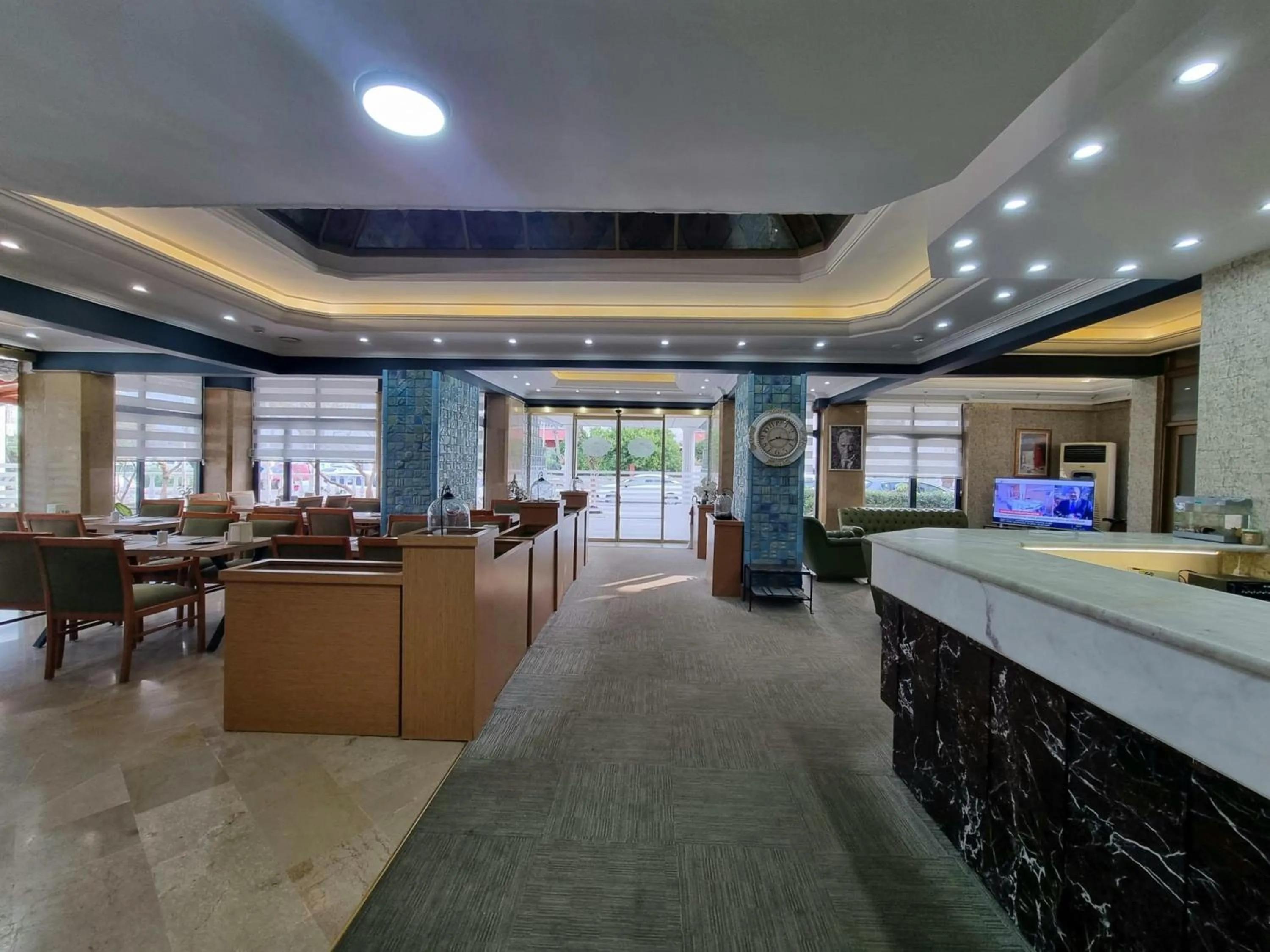 Lobby or reception in Europa Hotel Selale