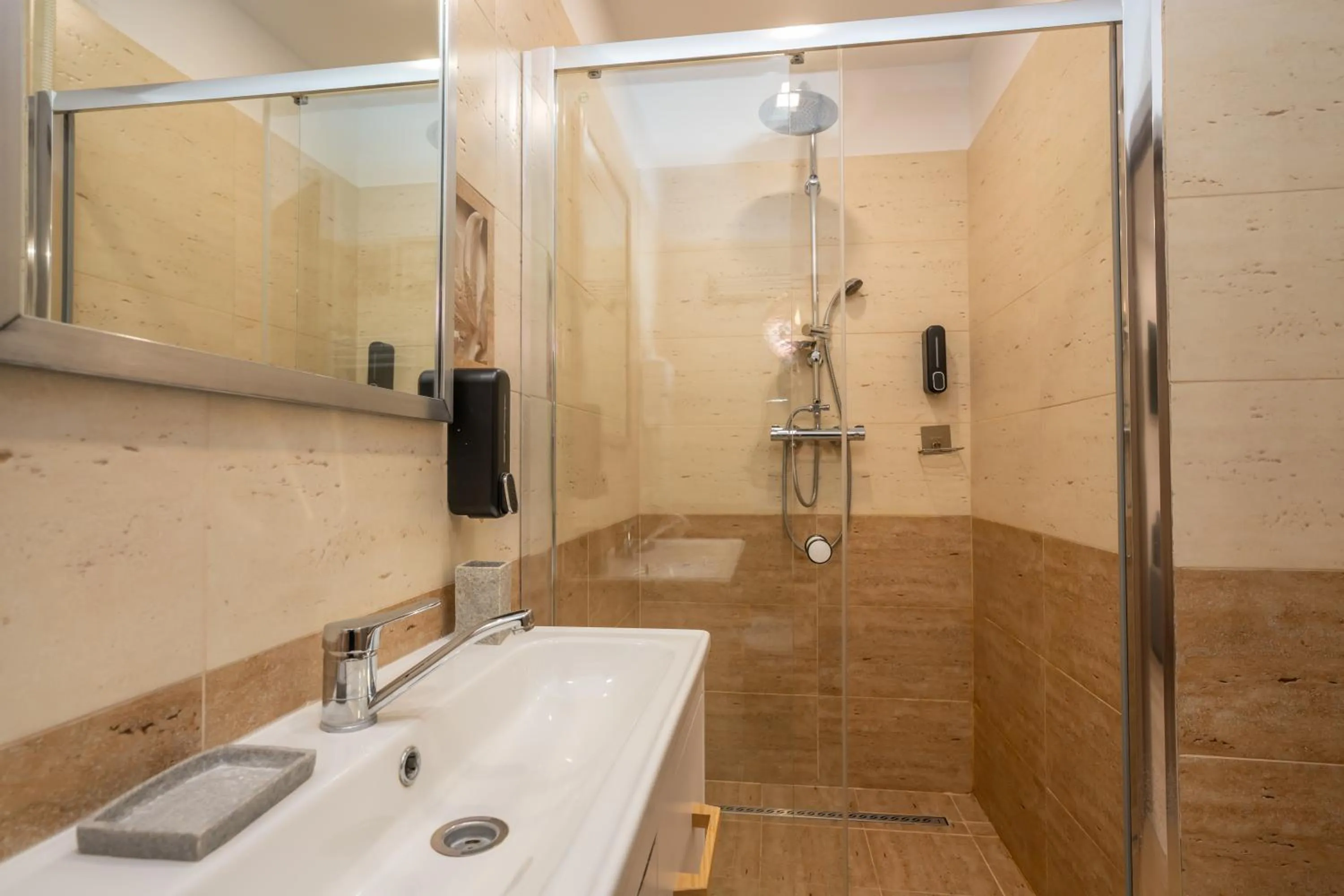 Shower in Hotel Liad City Center