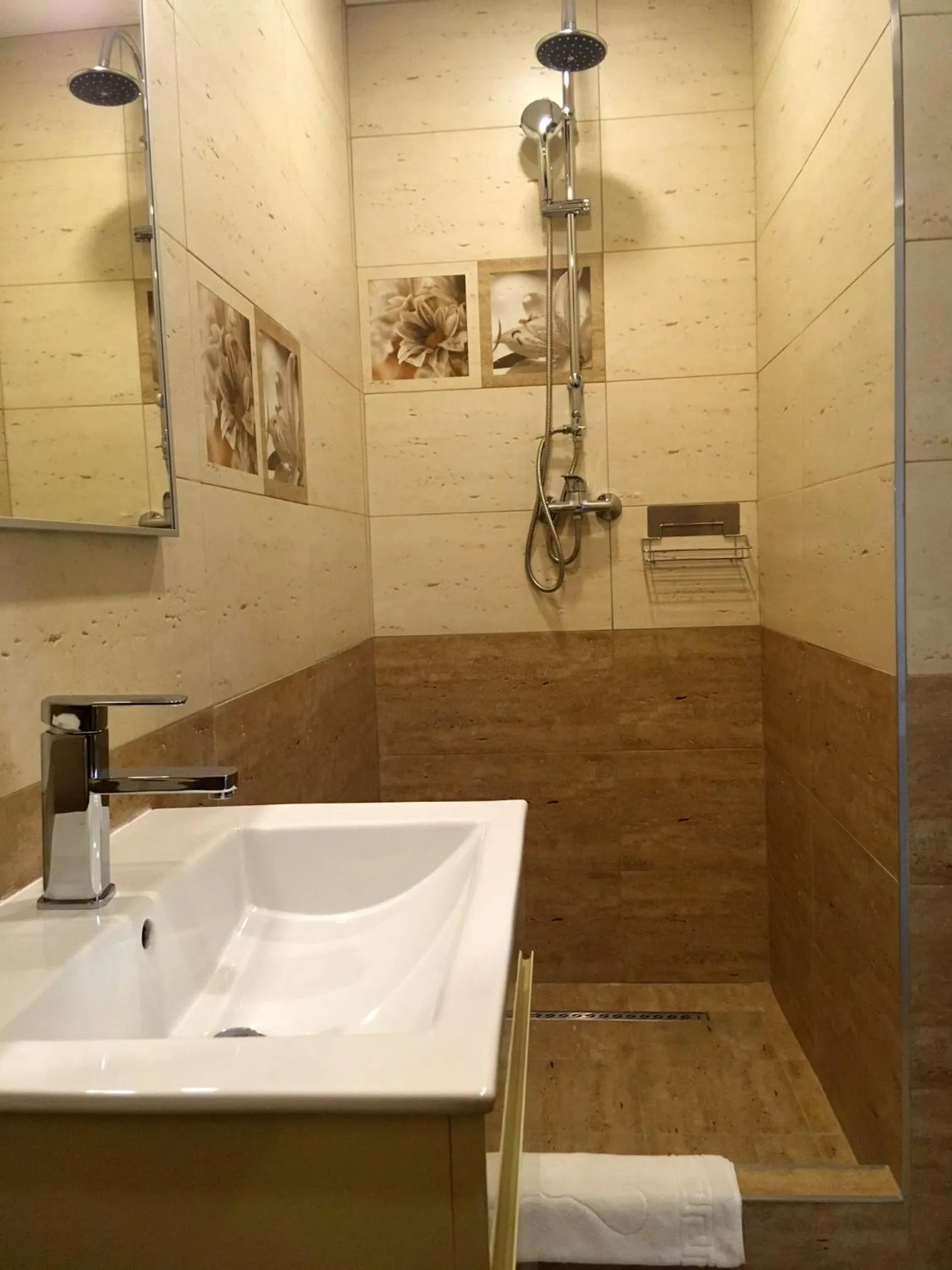 Shower in Hotel Liad City Center