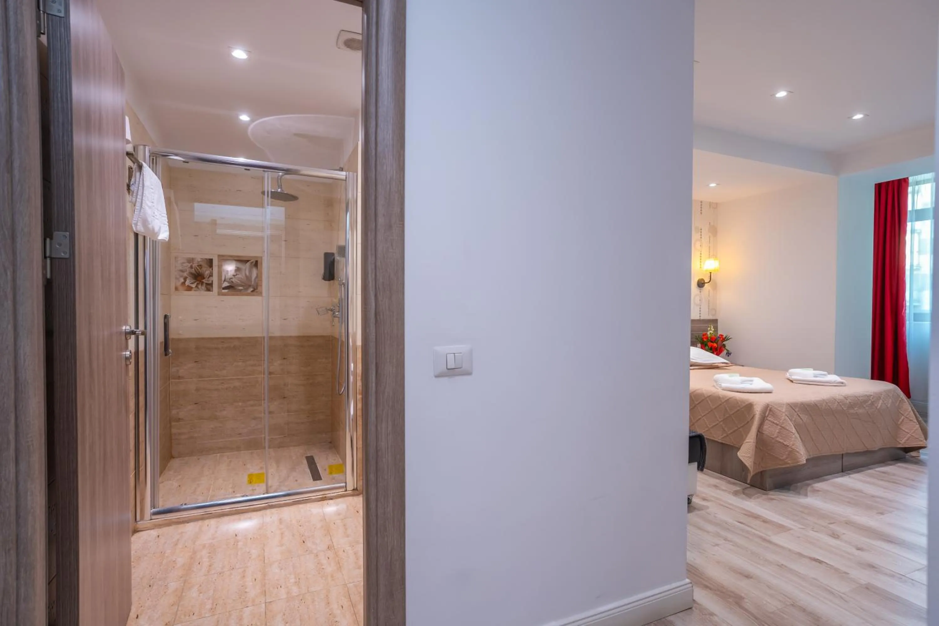 Shower, Bed in Hotel Liad City Center