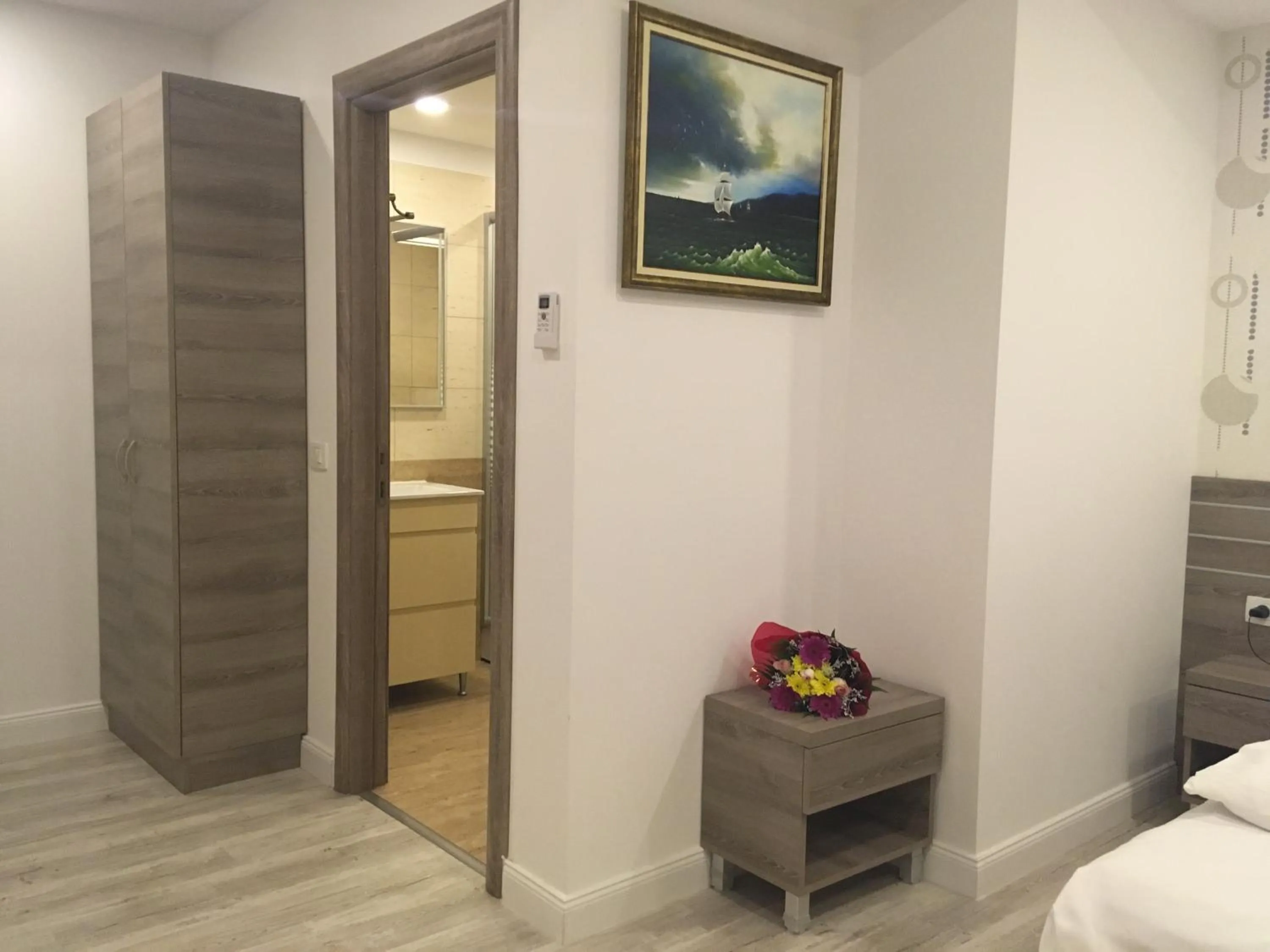 Bathroom, Bed in Hotel Liad City Center