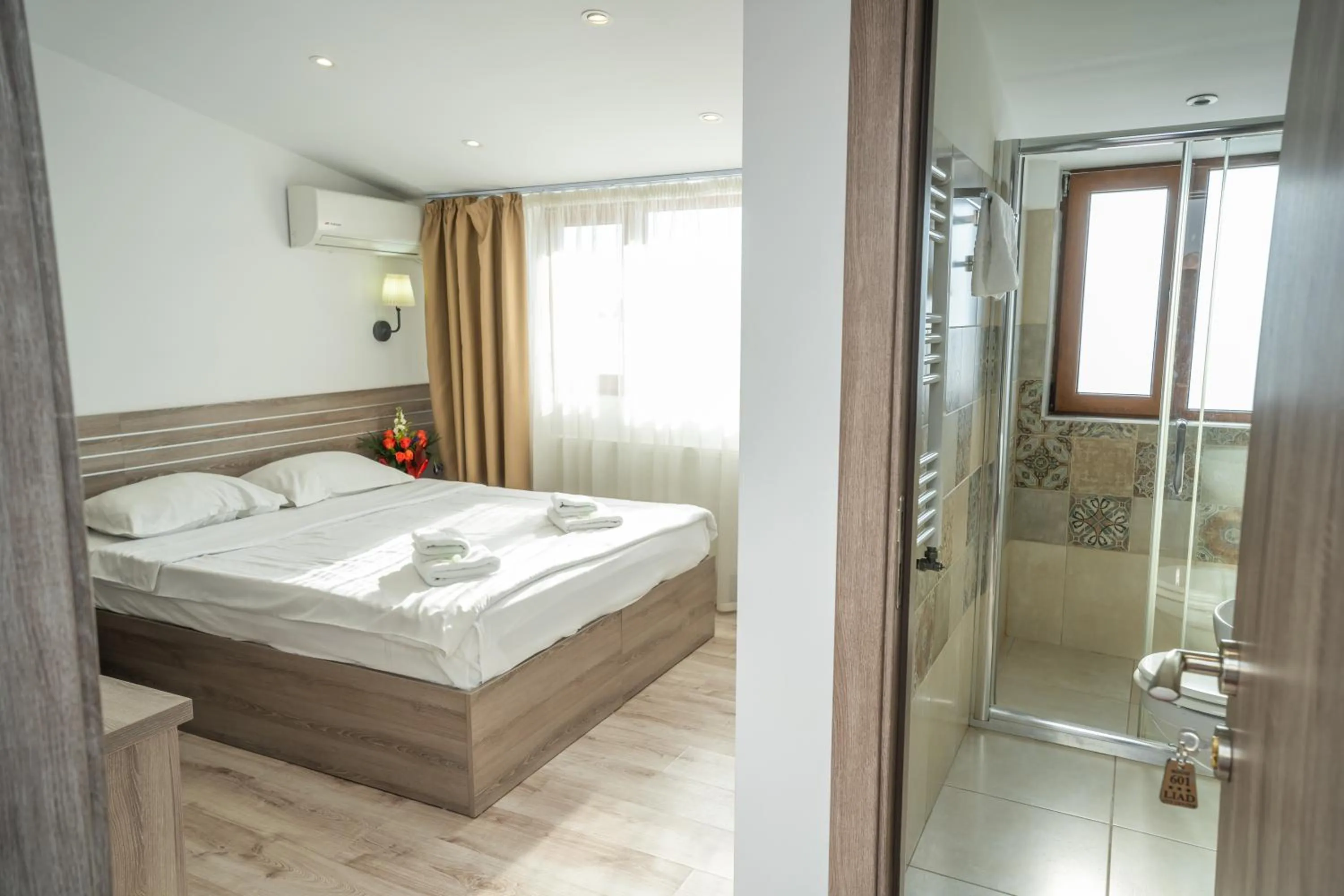 Shower, Bed in Hotel Liad City Center