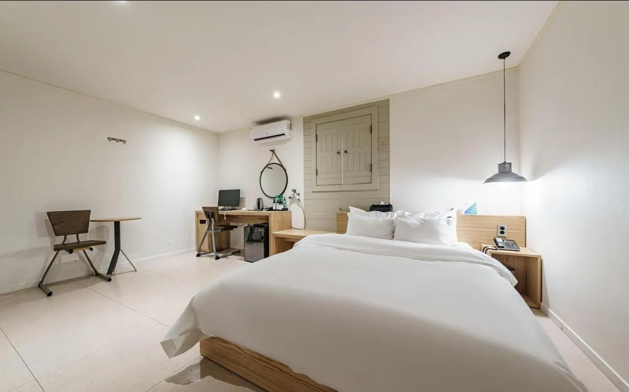 Bed in HOTEL YaJa WestGate