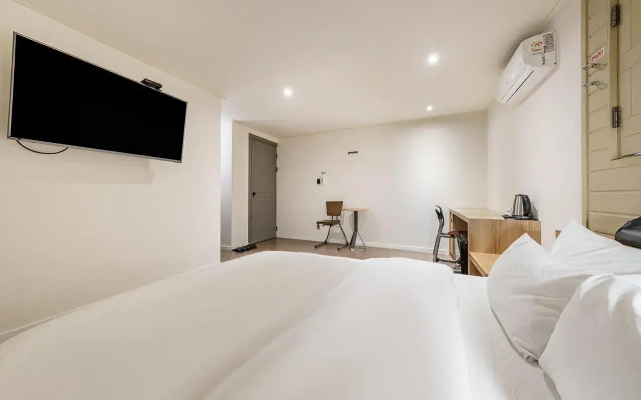 Deluxe Double Room in HOTEL YaJa WestGate Deluxe Double Room in HOTEL YaJa WestGate