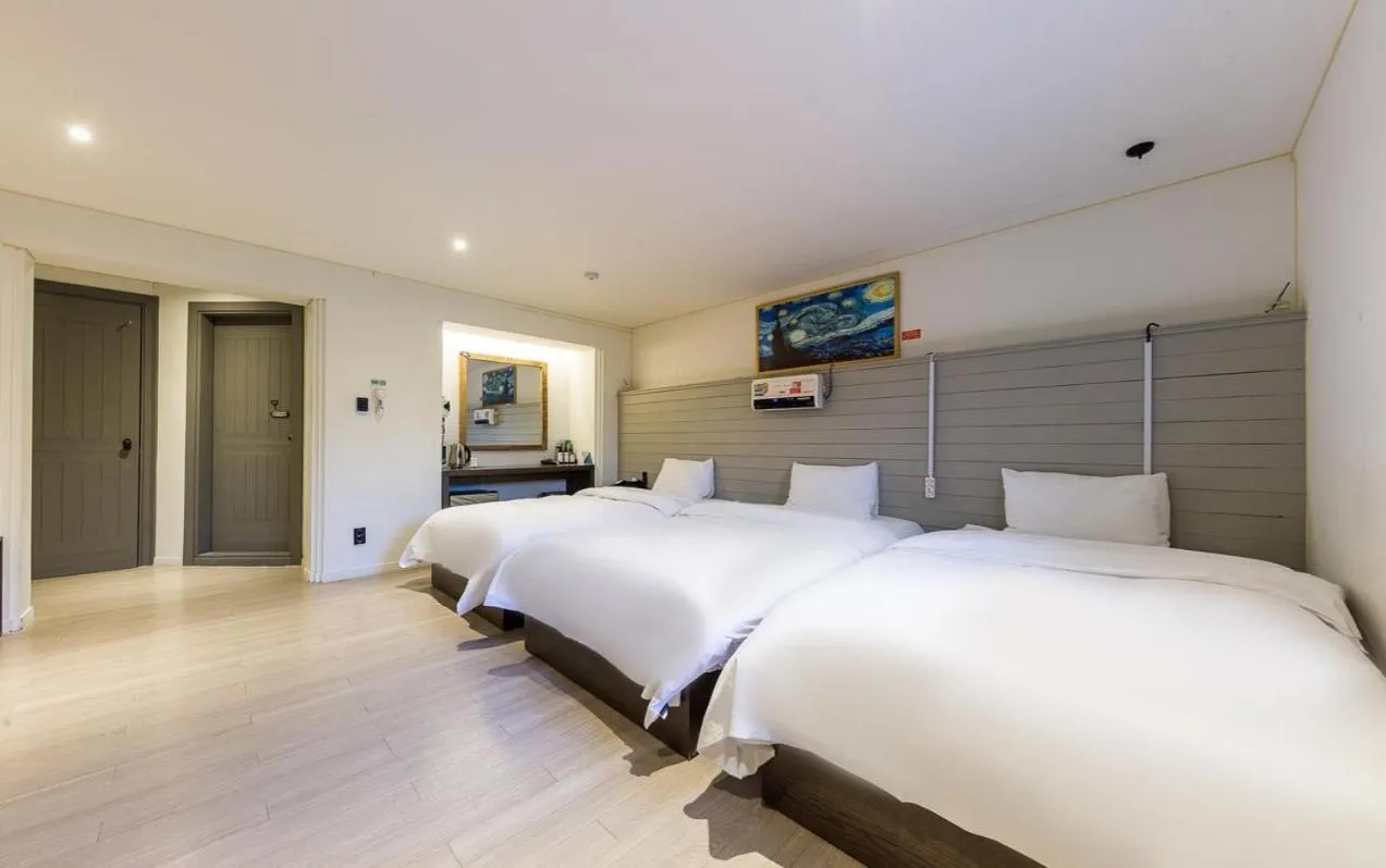 Bed in HOTEL YaJa WestGate