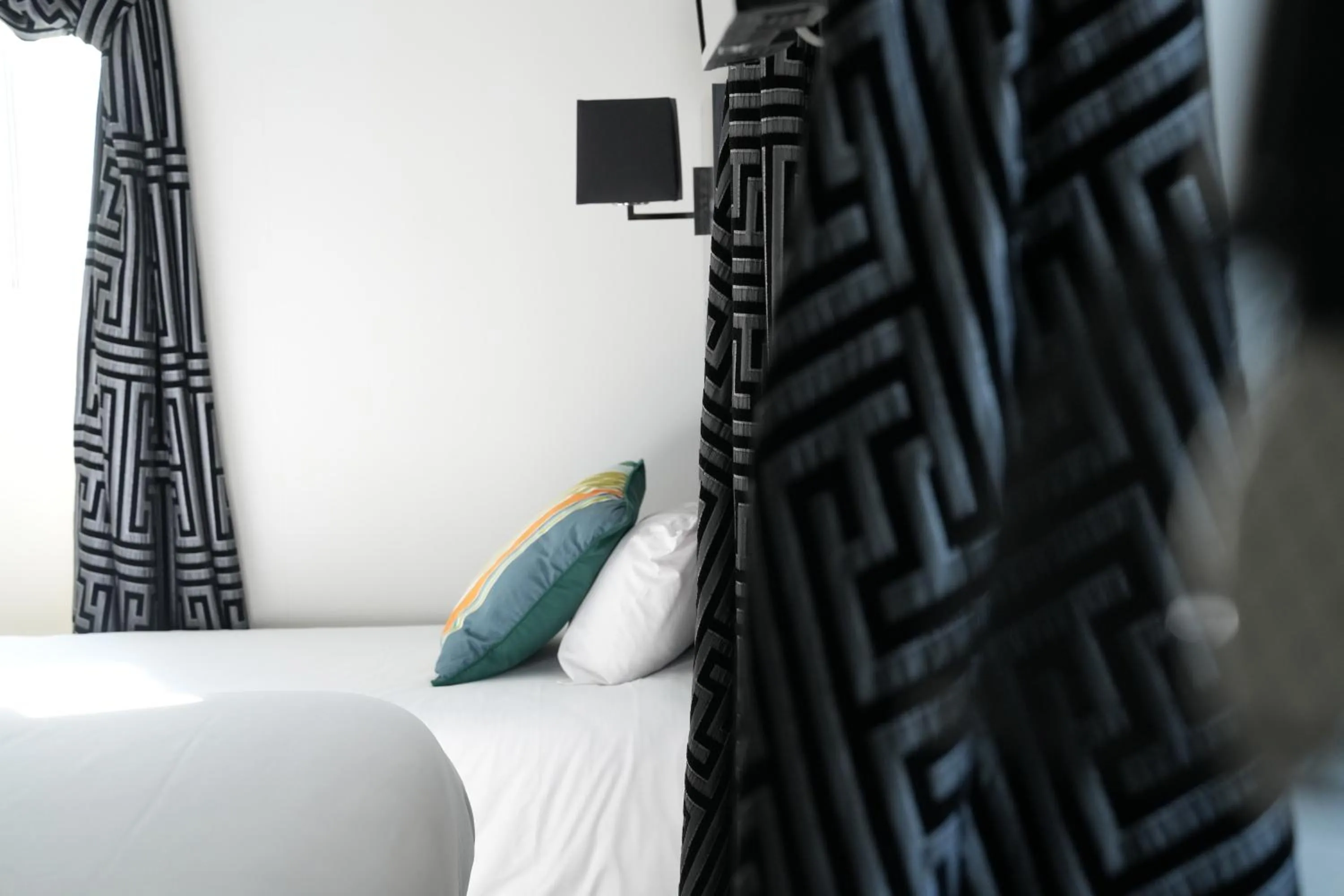 Bed in Logis Hôtel & Restaurant La Villa Bleue