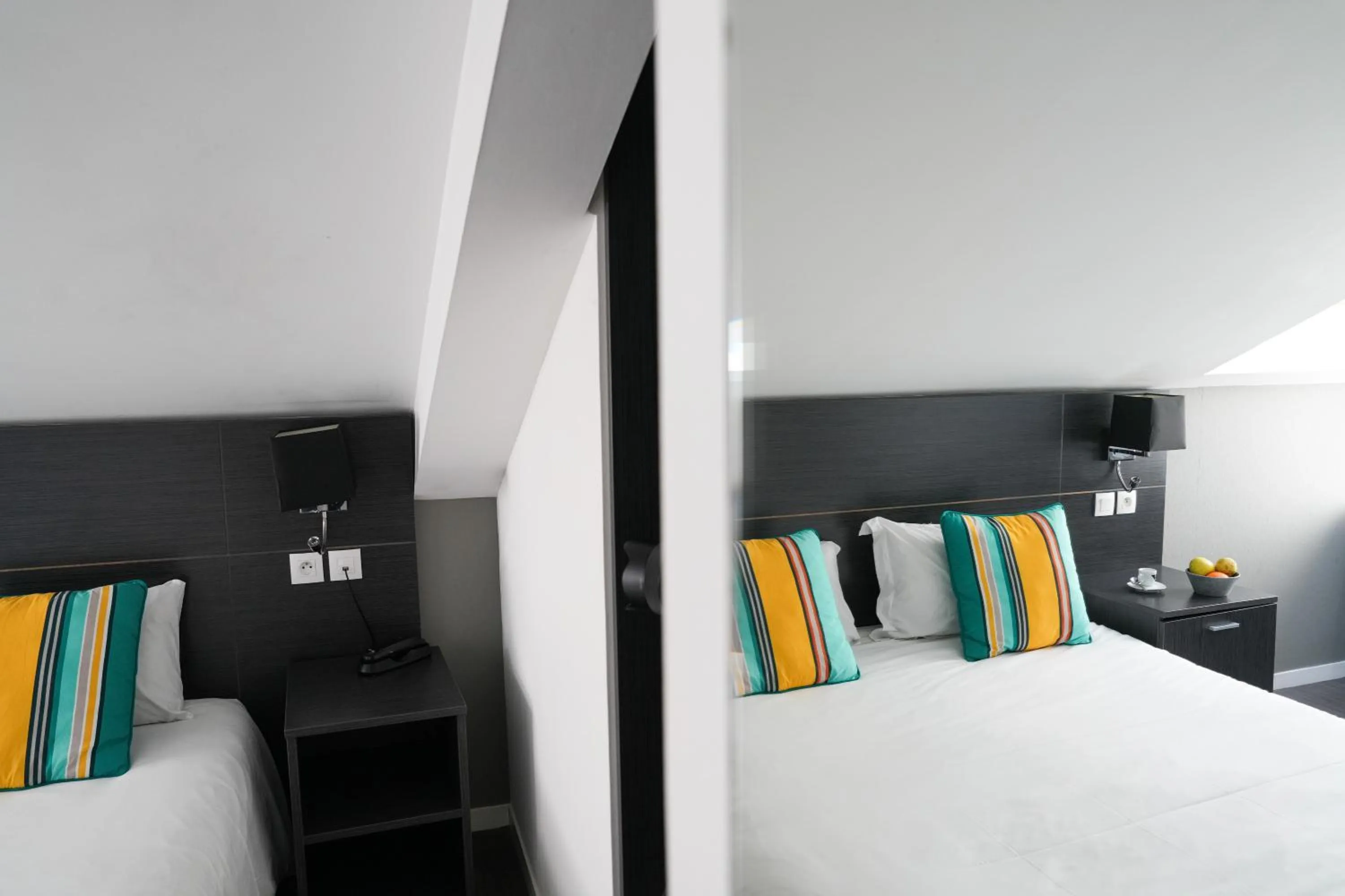 Bed in Logis Hôtel & Restaurant La Villa Bleue