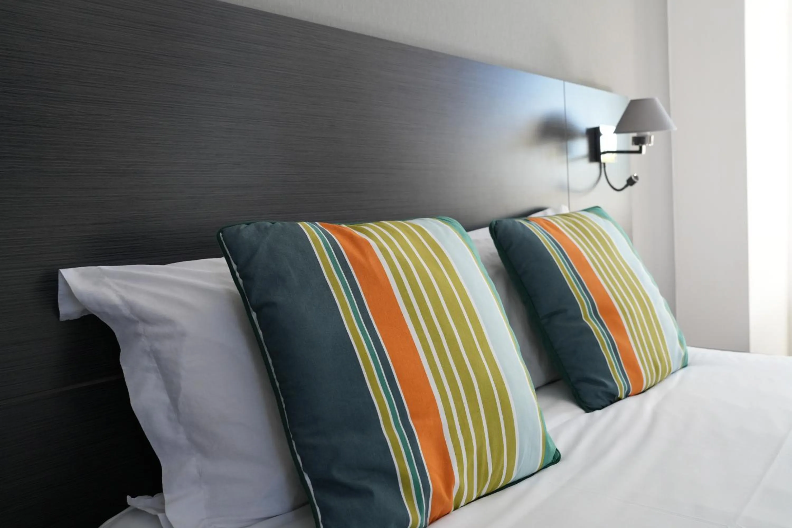 Bed in Logis Hôtel & Restaurant La Villa Bleue