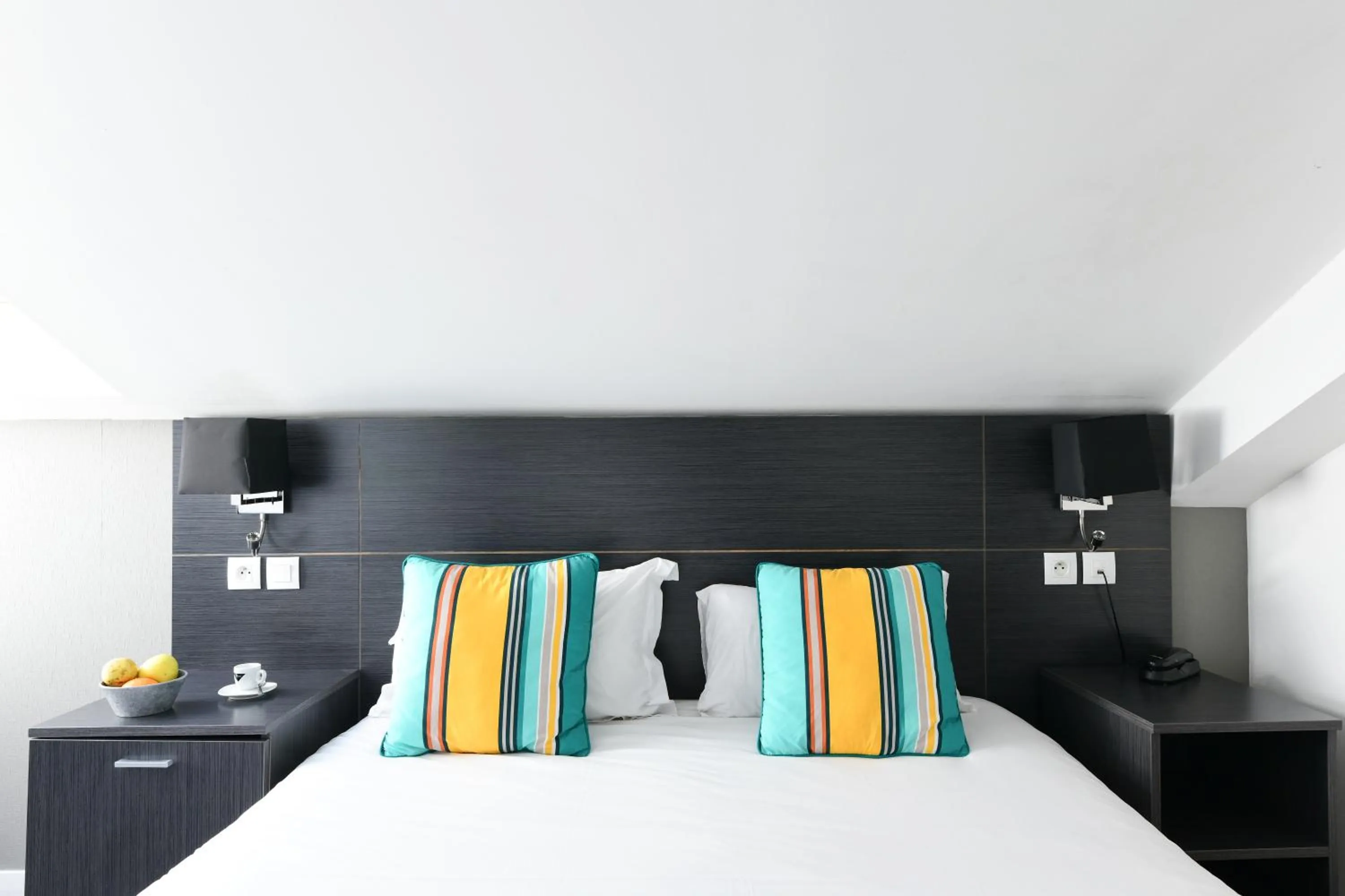 Bed in Logis Hôtel & Restaurant La Villa Bleue