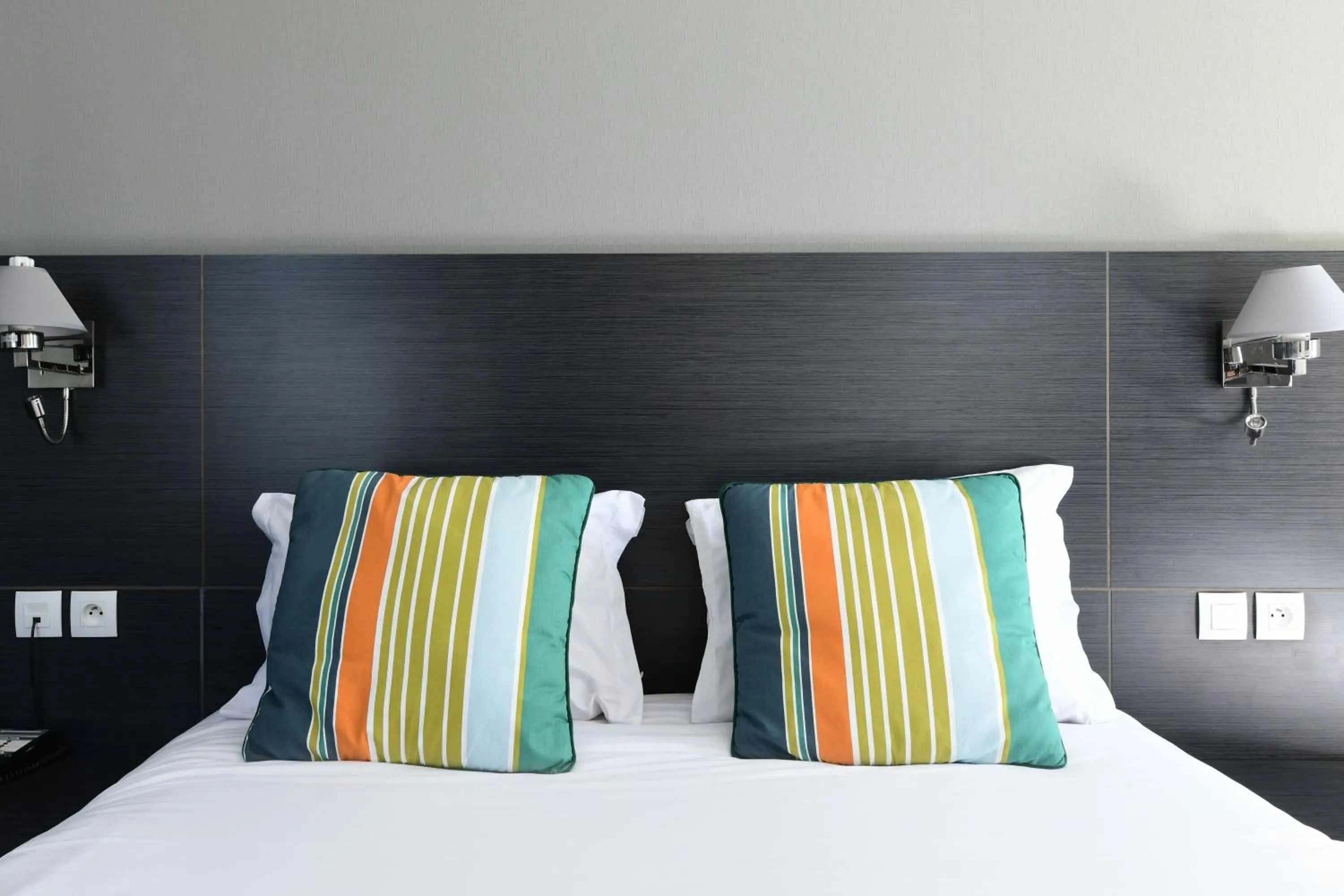 Bed in Logis Hôtel & Restaurant La Villa Bleue