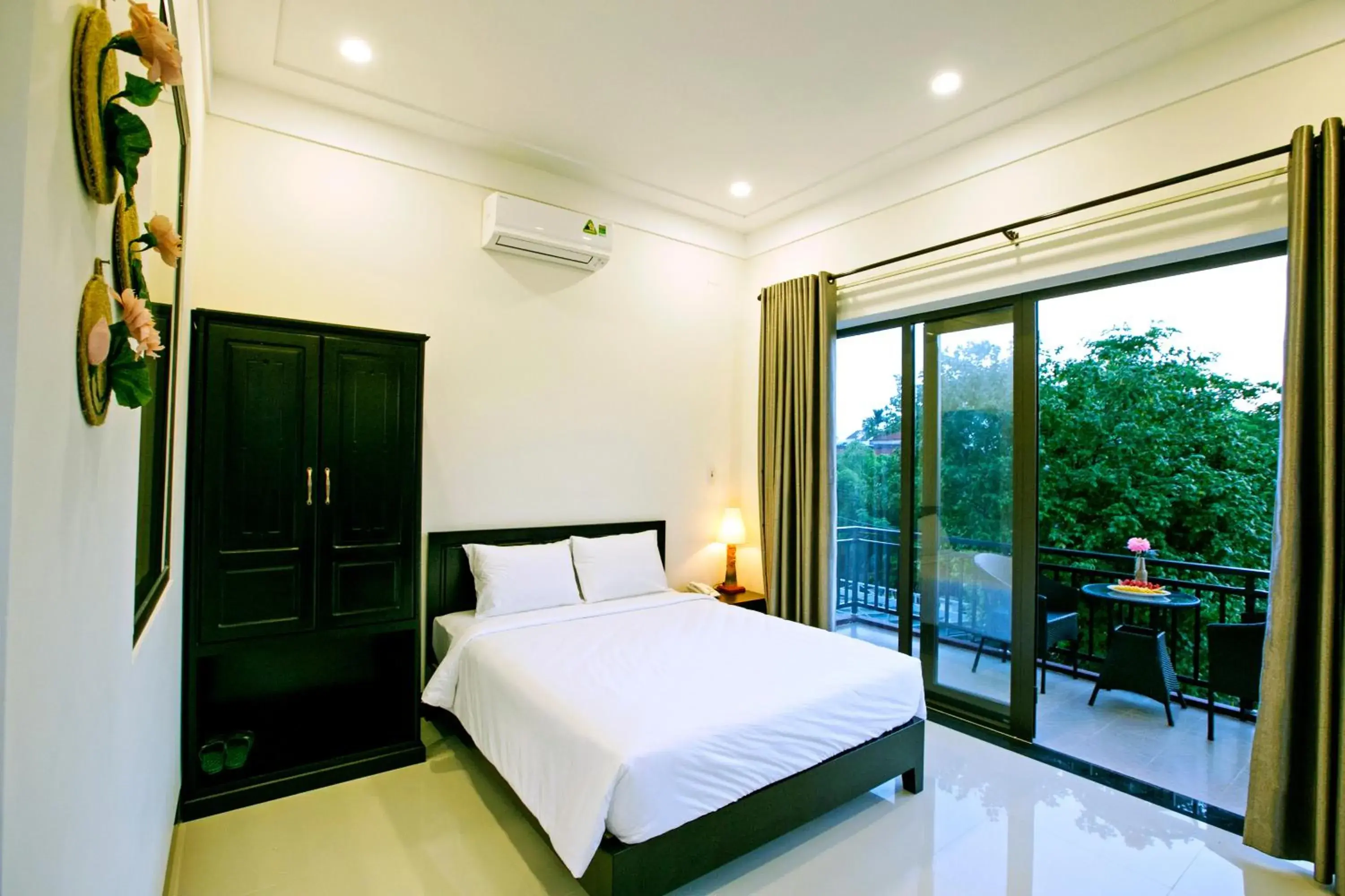 Standard Queen Room in Zen Hoian Villa Standard Queen Room in Zen Hoian Villa