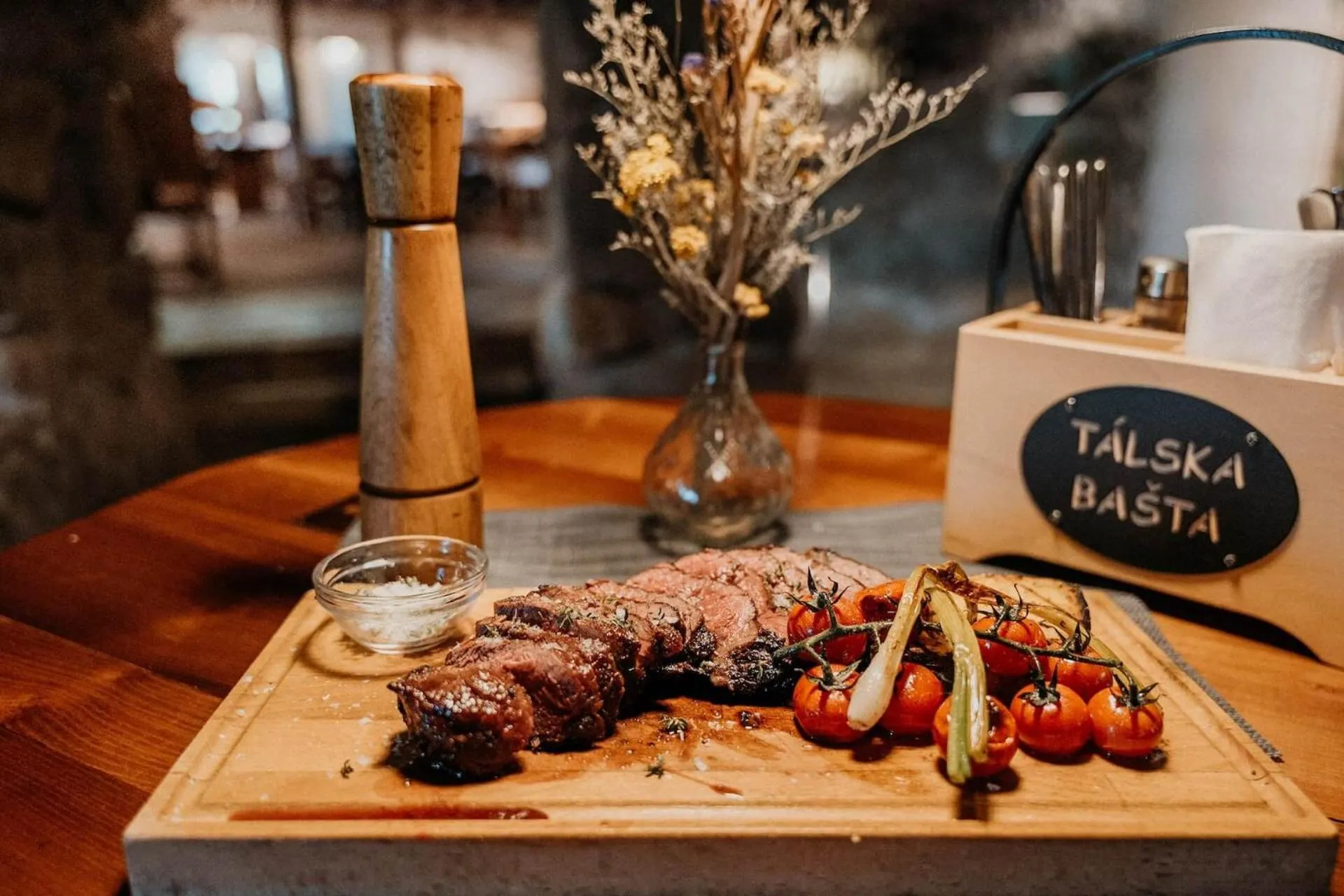 Restaurant/places to eat in Hotel Partizán