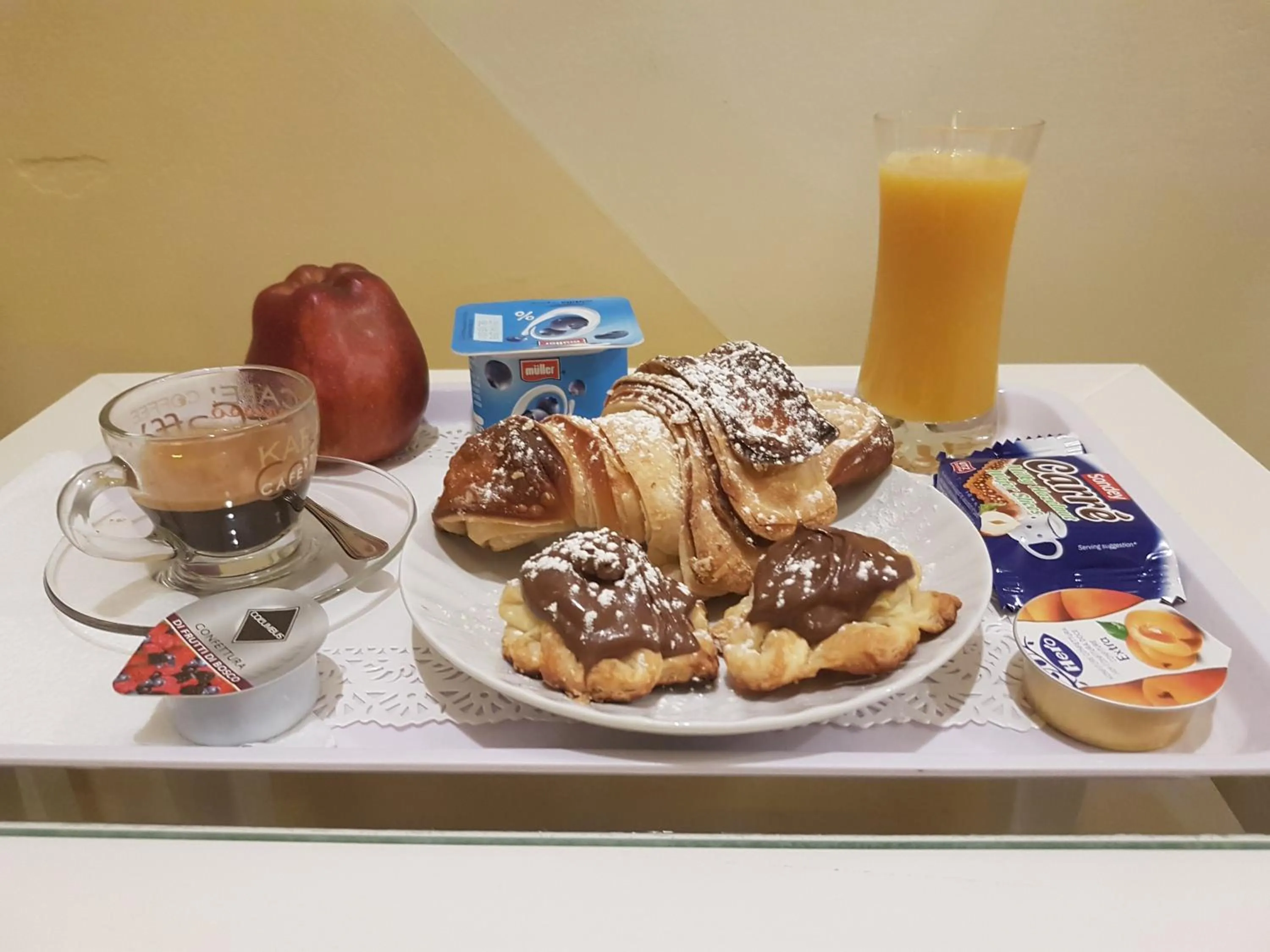 Breakfast in Tibullo Guesthouse