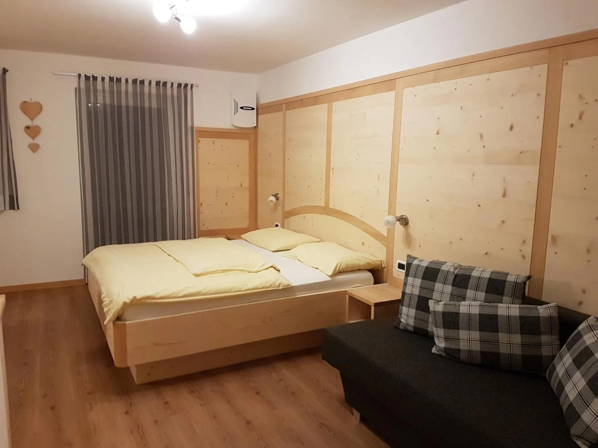 Bedroom, Bed in Villa Hubertus